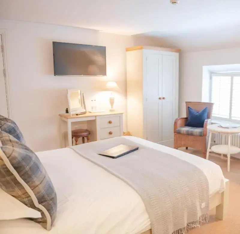 Deluxe Double Room - single occupancy in The Bell at Hampton Poyle Deluxe Double Room - single occupancy in The Bell at Hampton Poyle