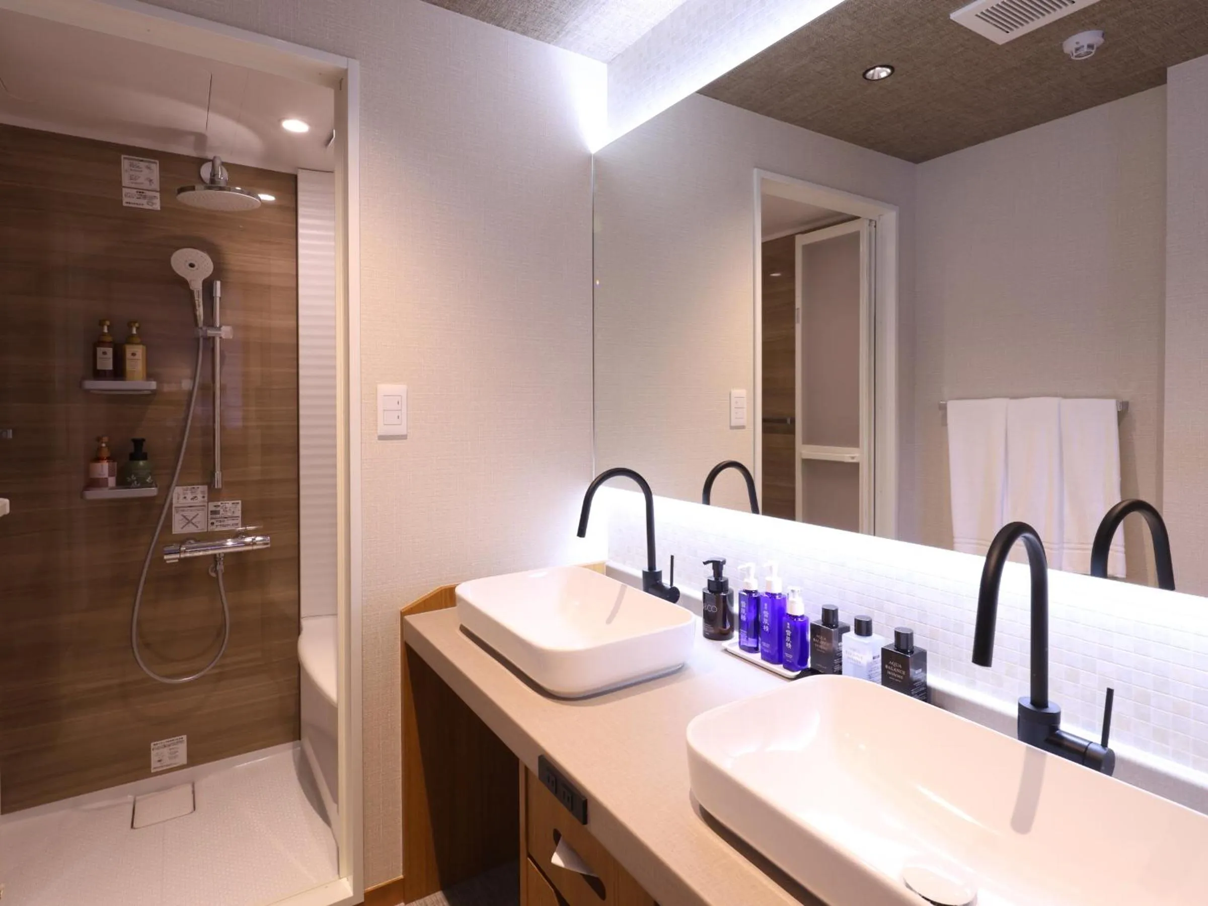 Shower in Yoshinotei