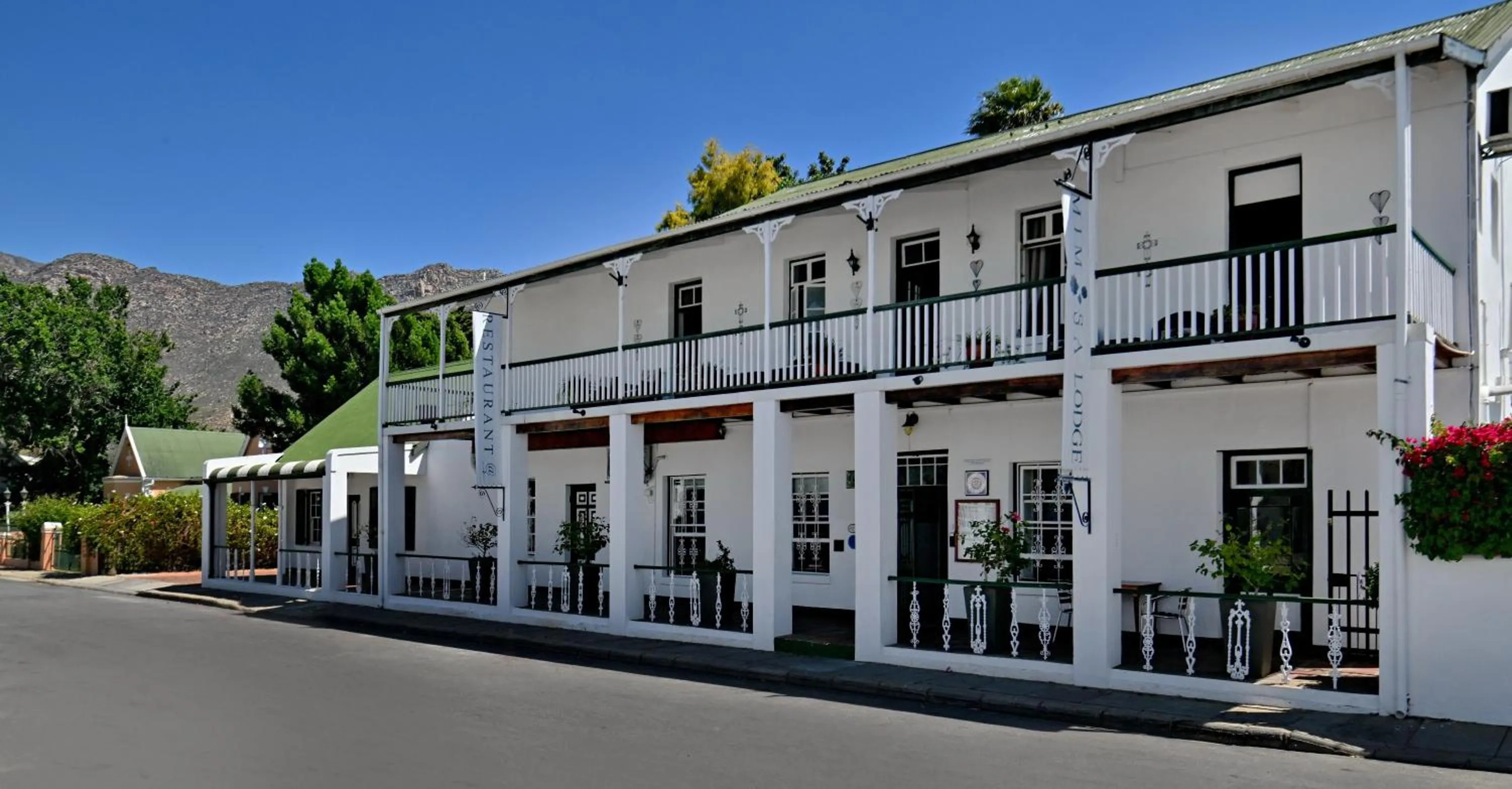 Property building in Mimosa Lodge