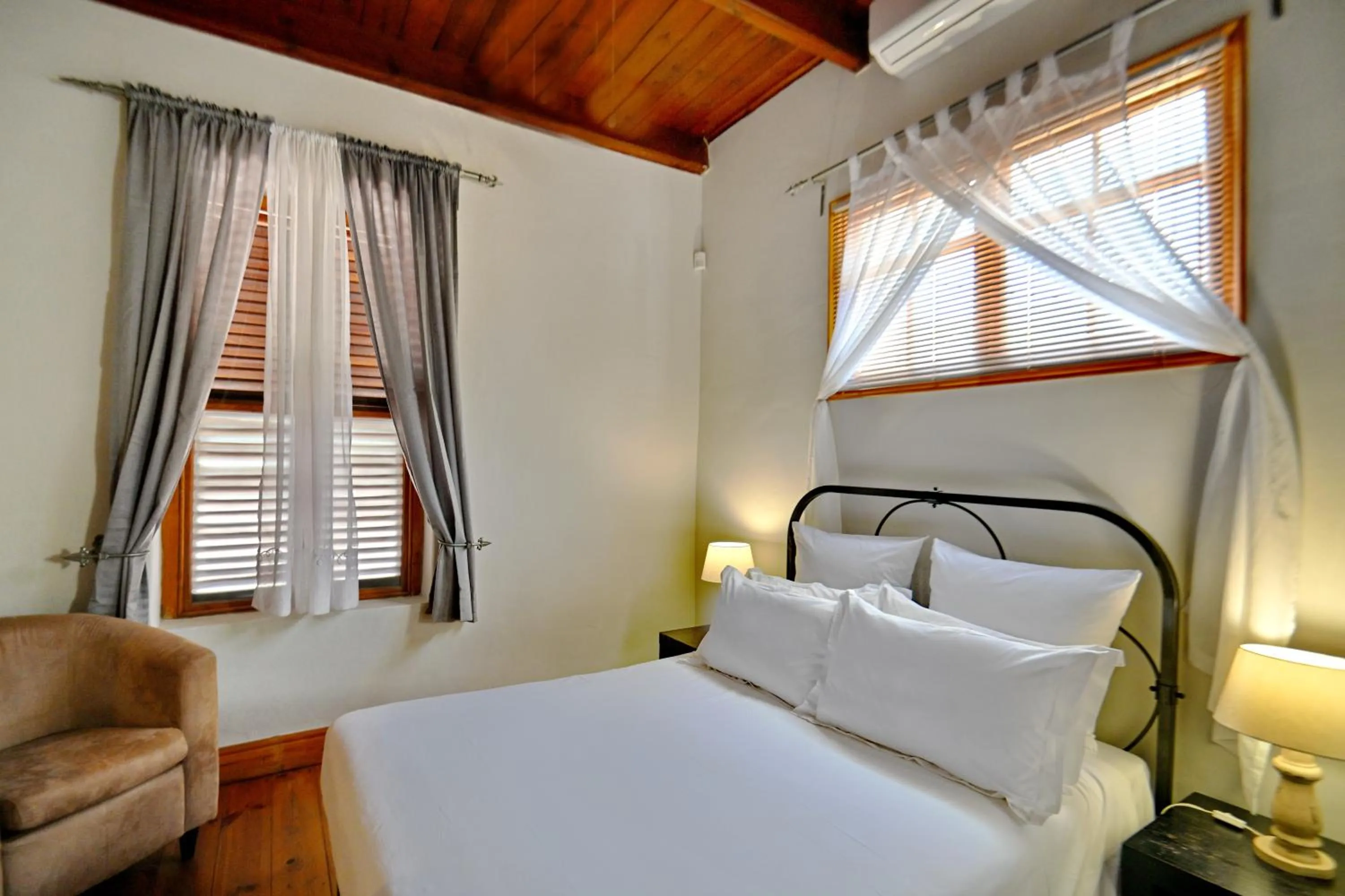 Bed in Mimosa Lodge
