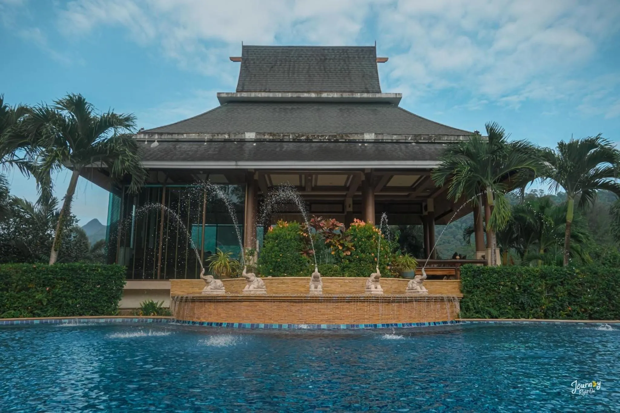 Swimming pool in Chai Chet Resort Koh Chang