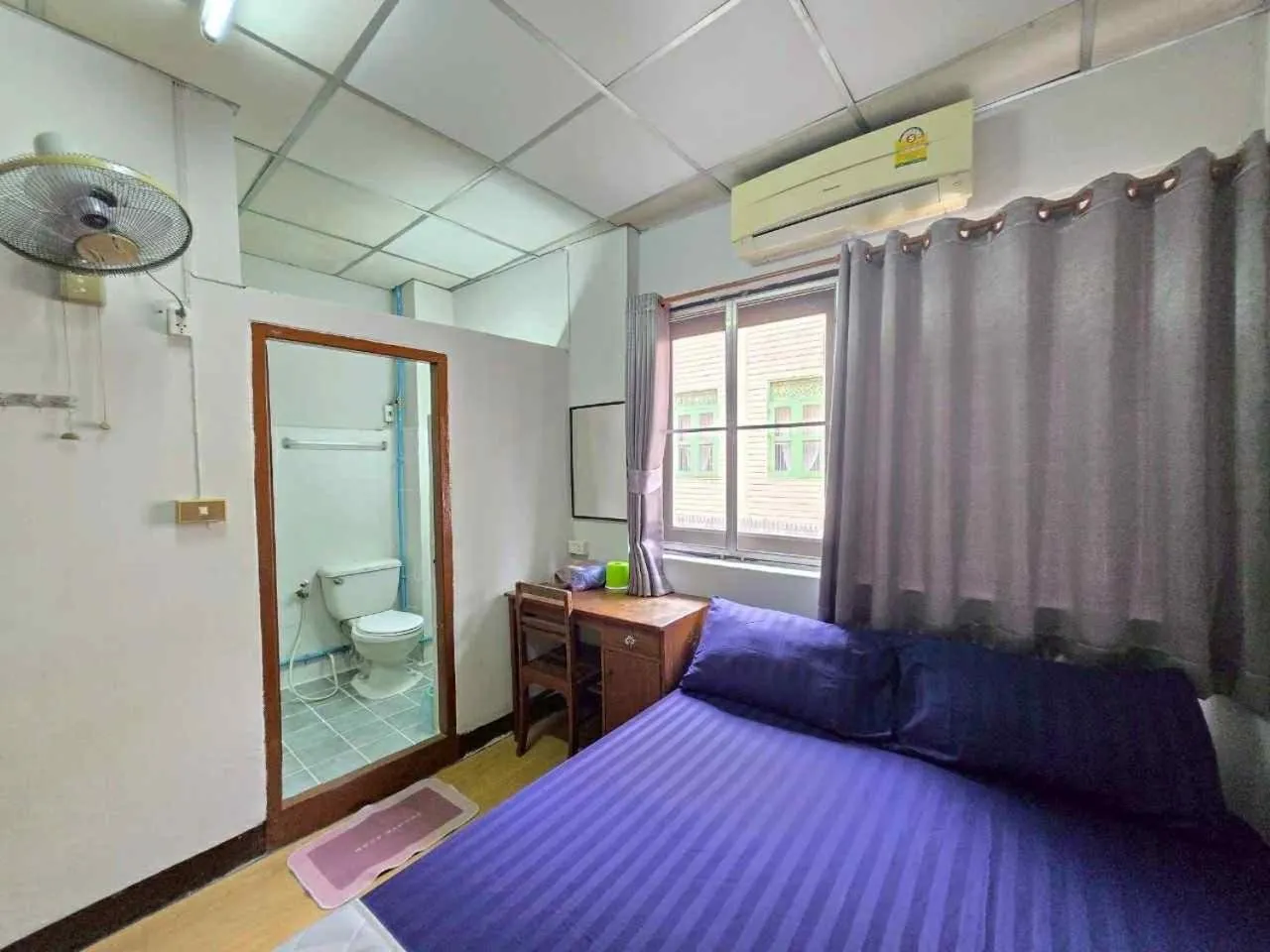 air conditioner, Bed in Tapae Inn