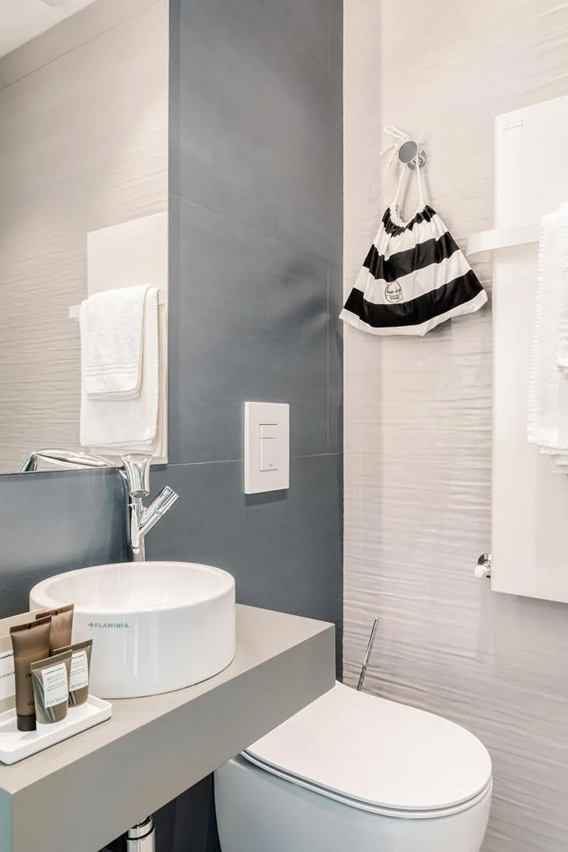 Toilet in Anjoy&Bleev Rooms