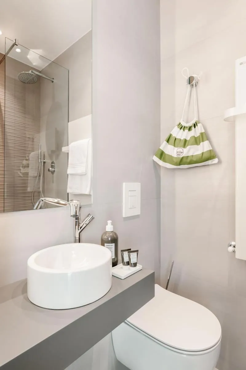 Shower in Anjoy&Bleev Rooms