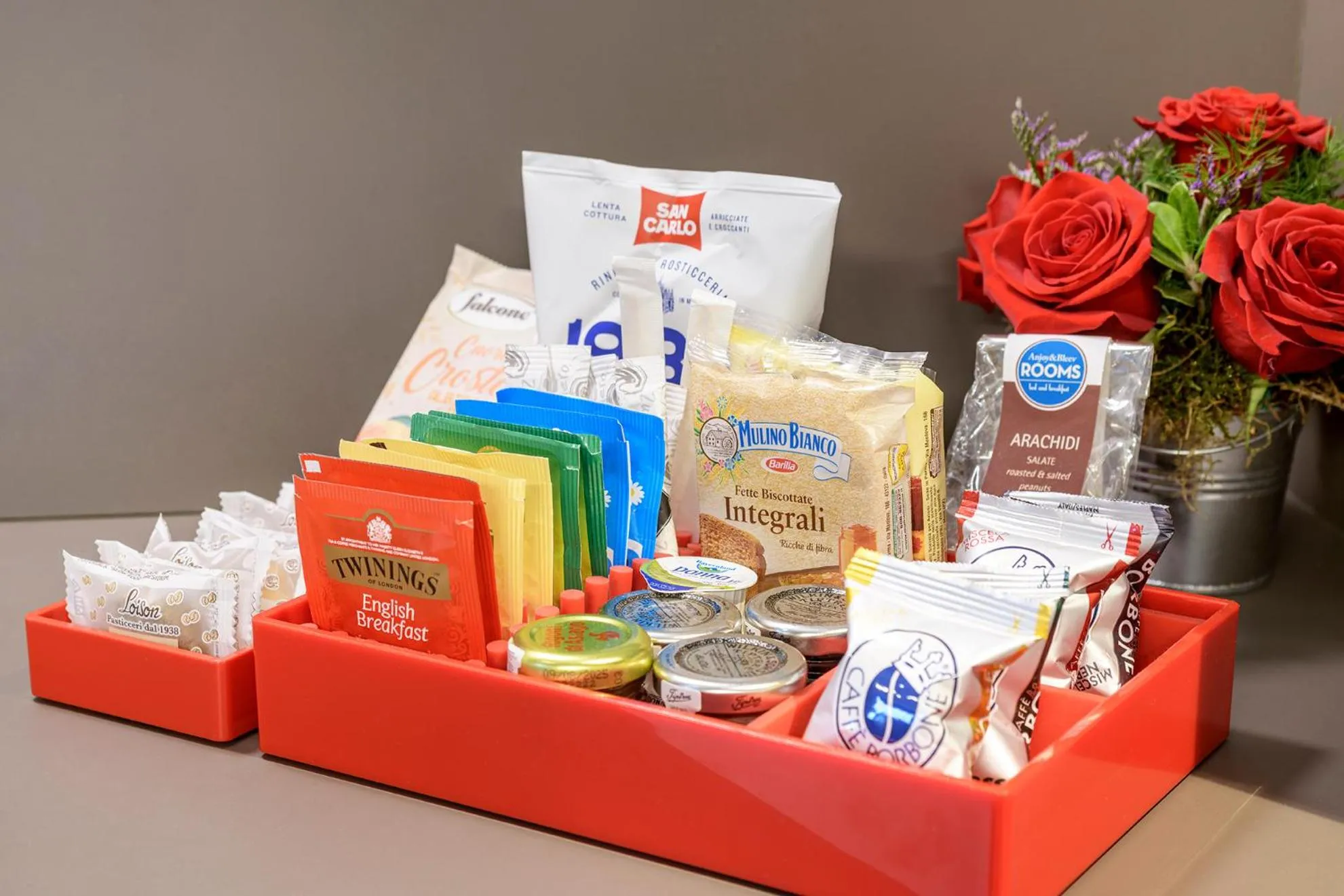 Food and drinks in Anjoy&Bleev Rooms