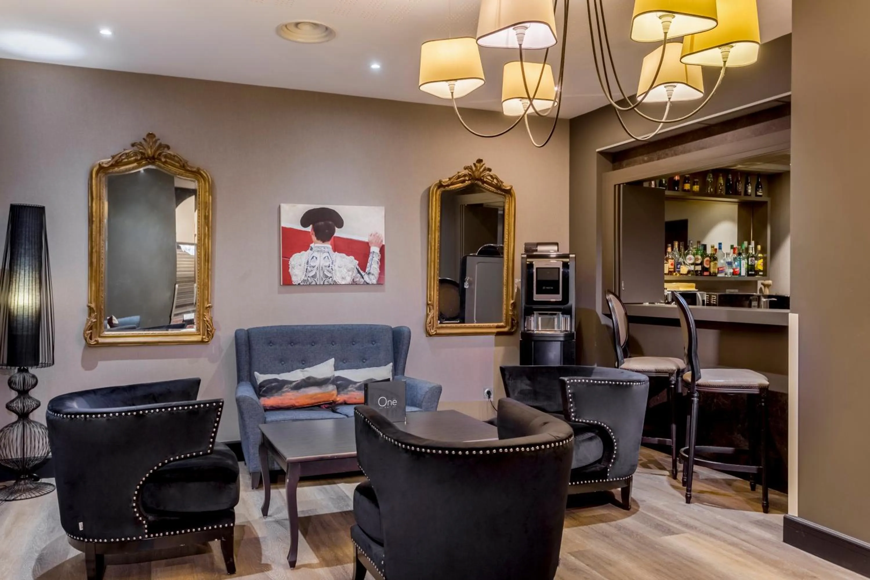 Lounge or bar in Appart'City Collection Nîmes Arènes