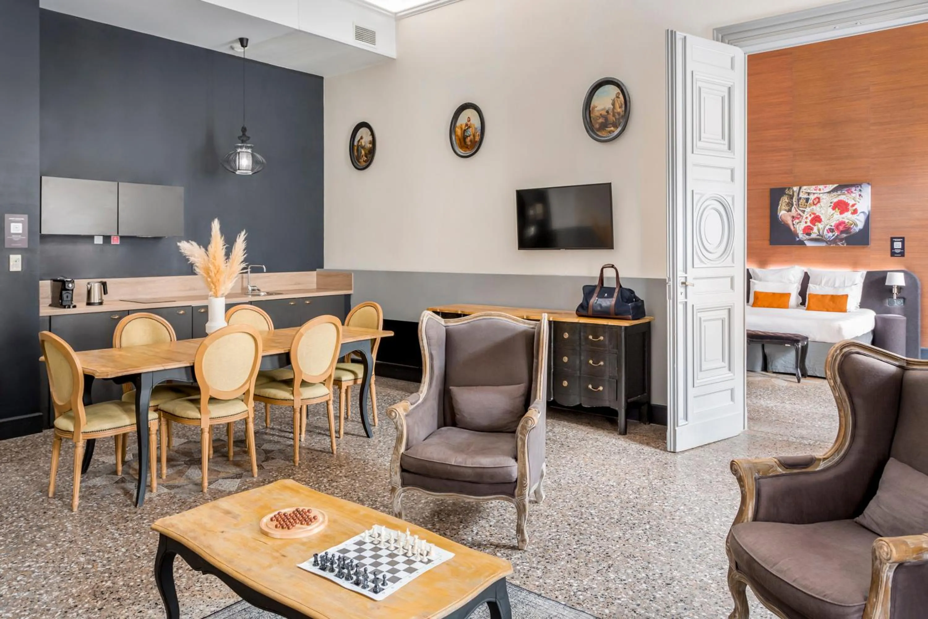 TV and multimedia in Appart'City Collection Nîmes Arènes