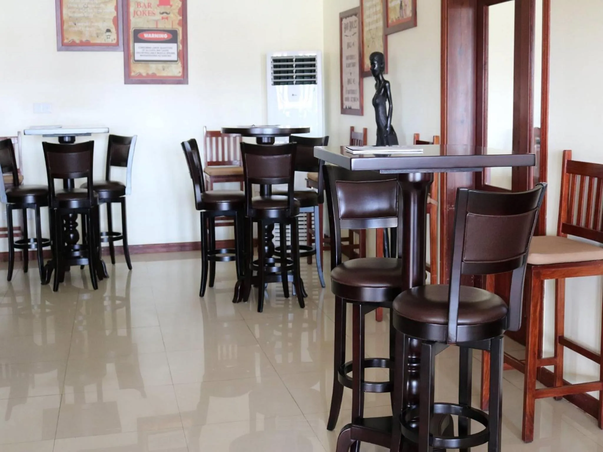 Lounge or bar in Raphael's Hotel