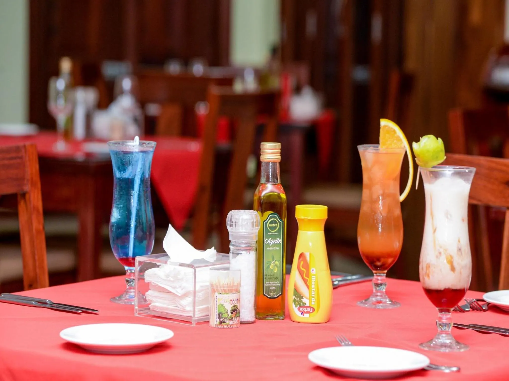 Restaurant/places to eat in Raphael's Hotel