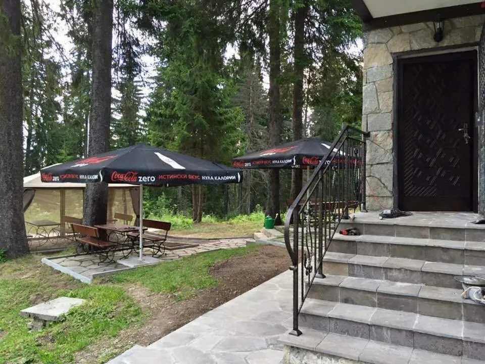 Facade/entrance in Семеен хотел Гингеръ