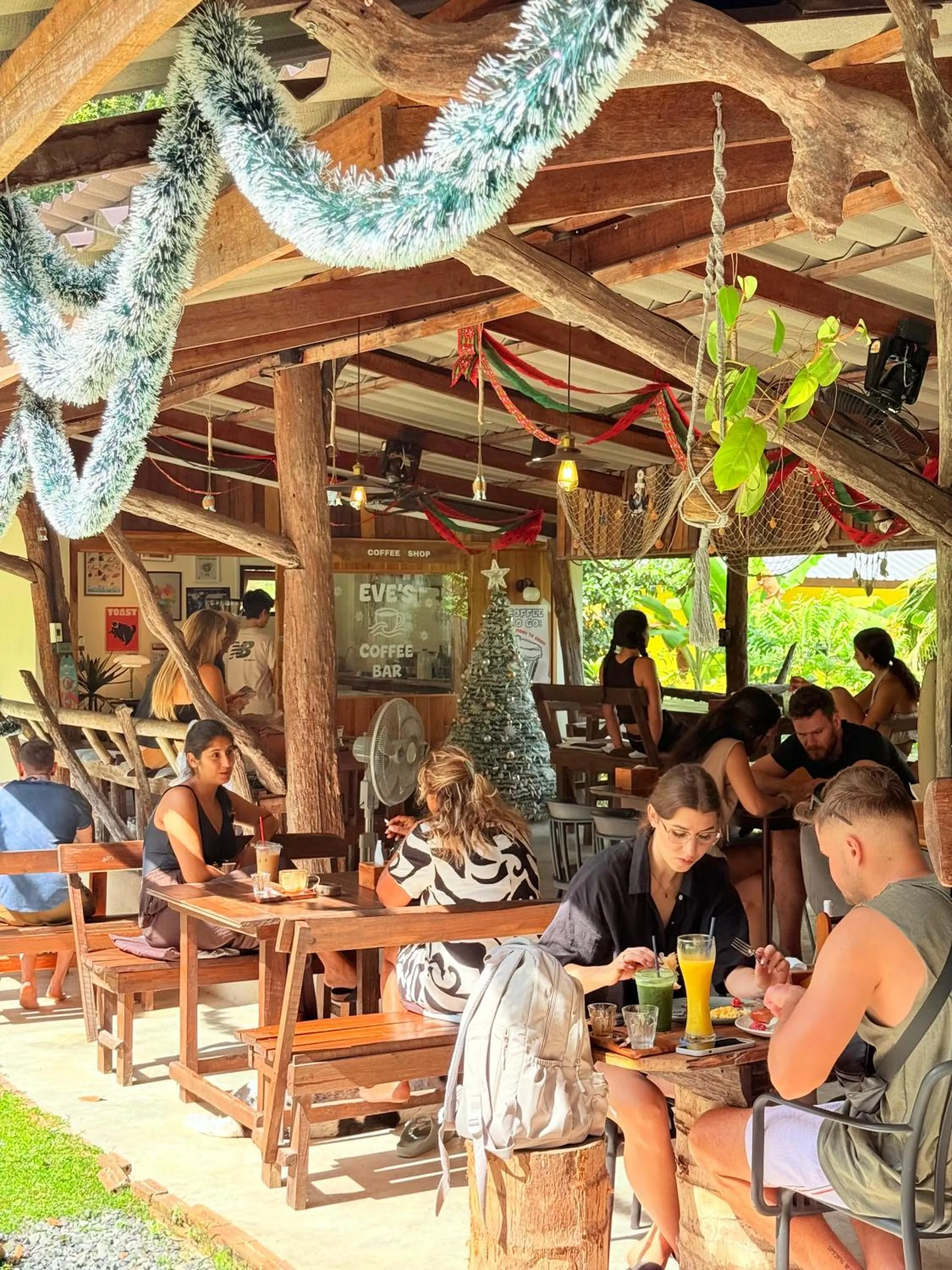 Restaurant/places to eat in Eve house koh kood