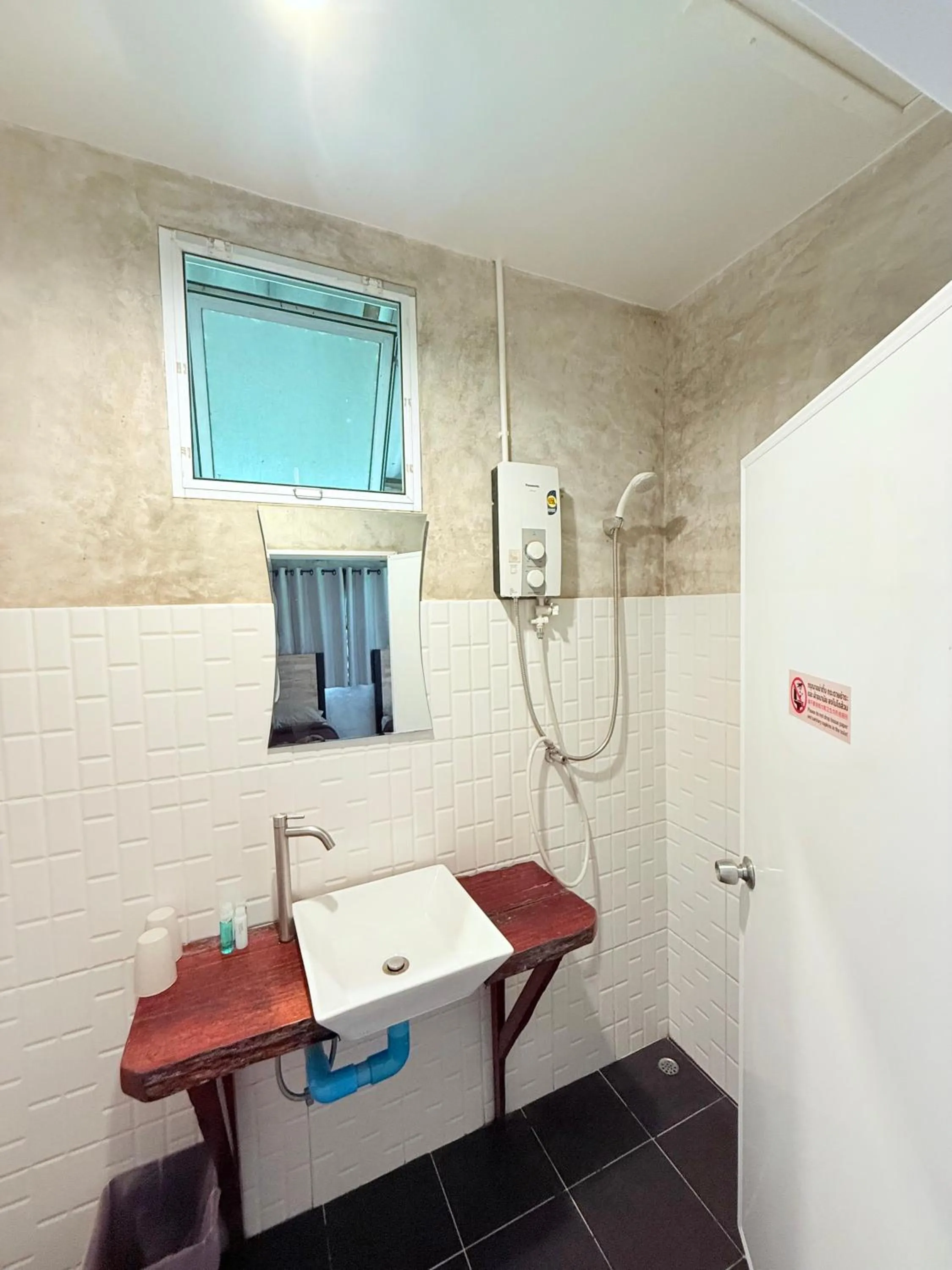 Bathroom in Eve house koh kood