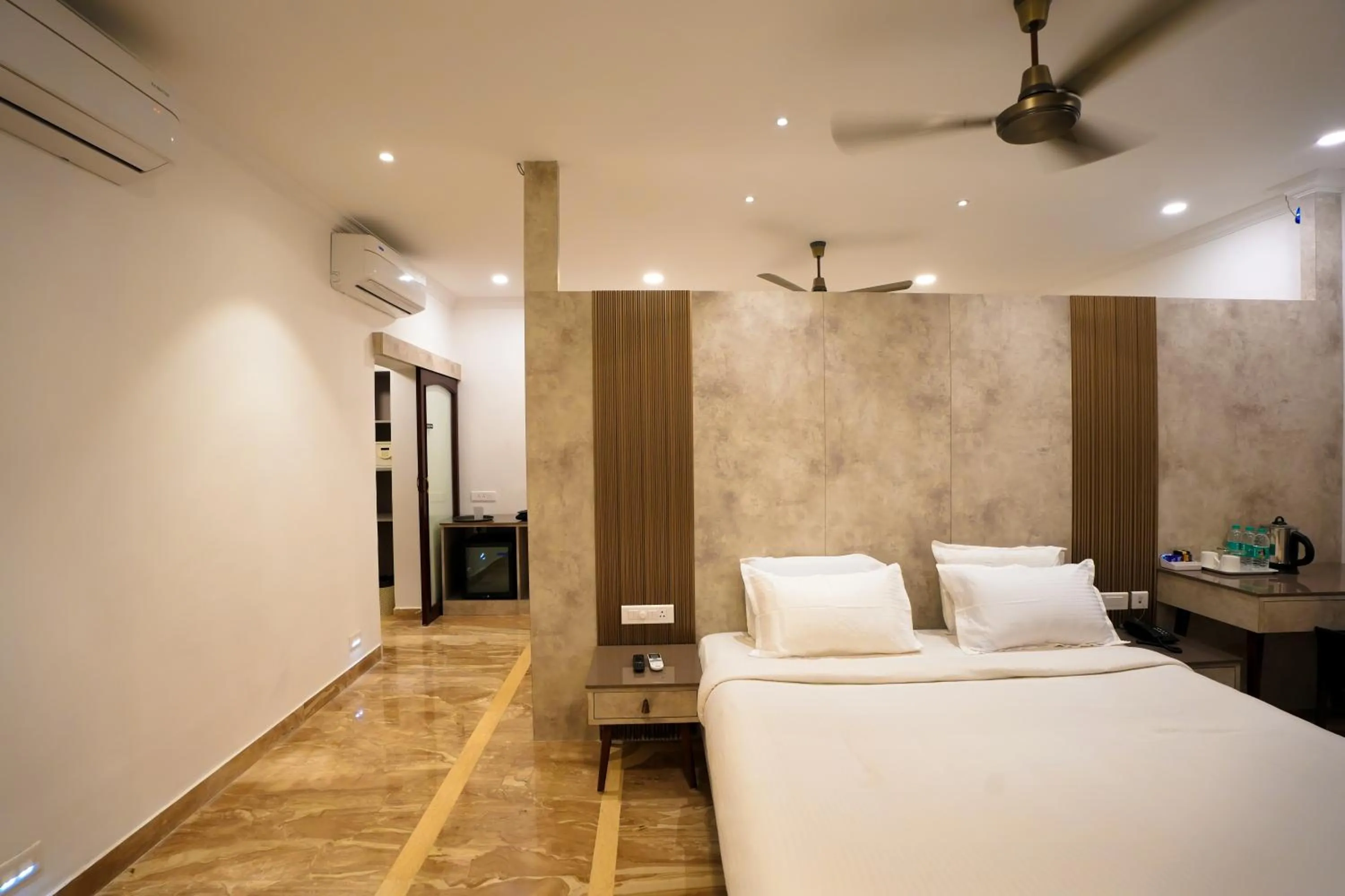 Bedroom, Bed in Avenue 11 Boutique Residences, Poes Garden Chennai