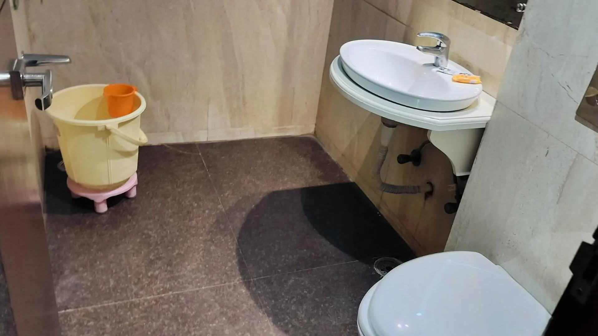 Bathroom in Hotel Taj Heights