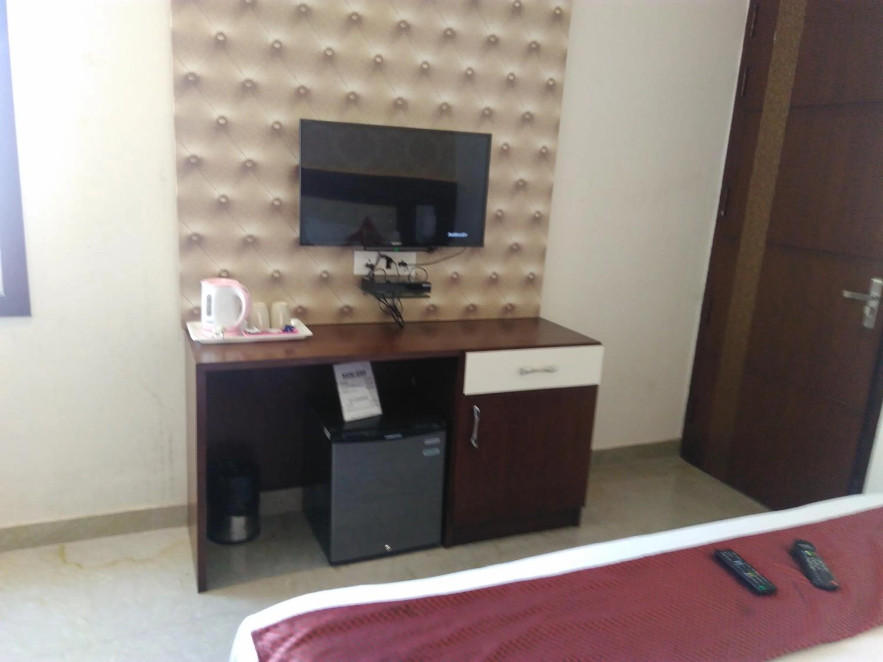 TV and multimedia, Bed in Hotel Taj Heights