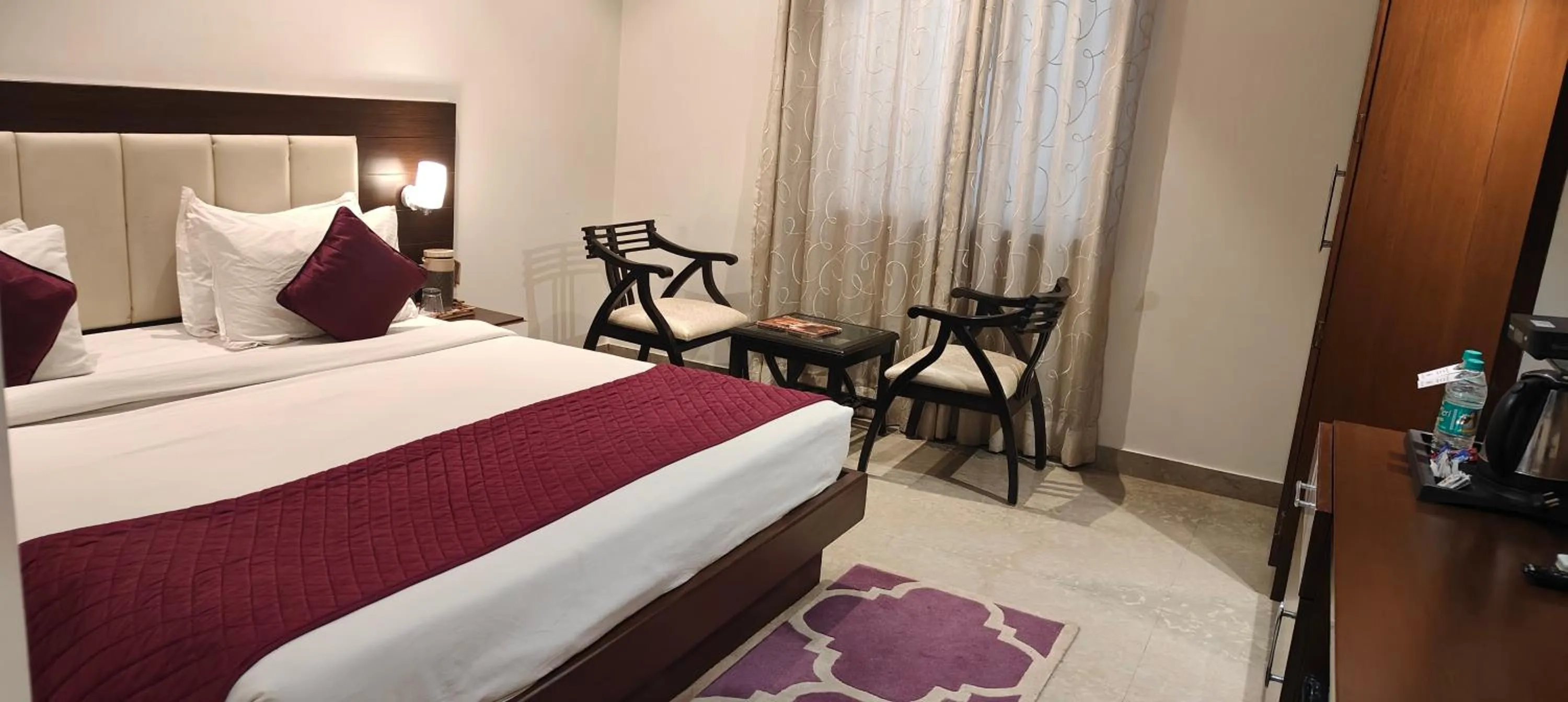 Bed in Hotel Taj Heights