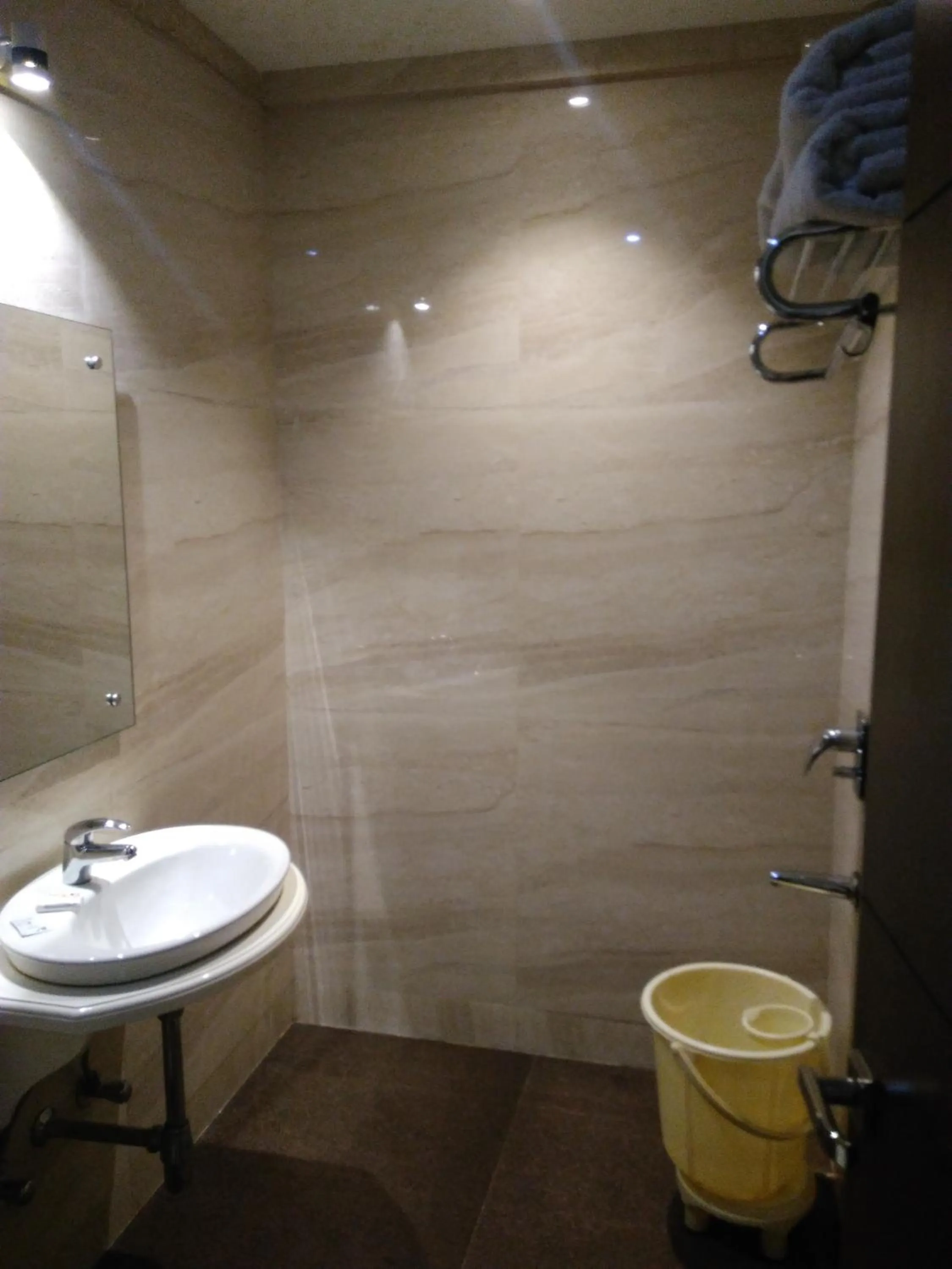 Bathroom in Hotel Taj Heights