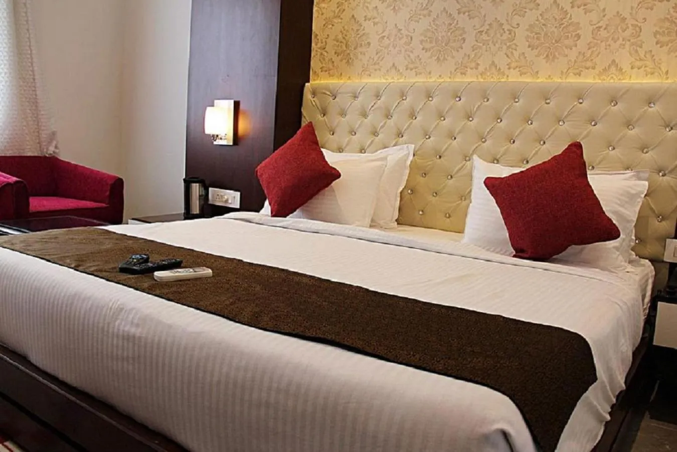Bed in Hotel Taj Heights