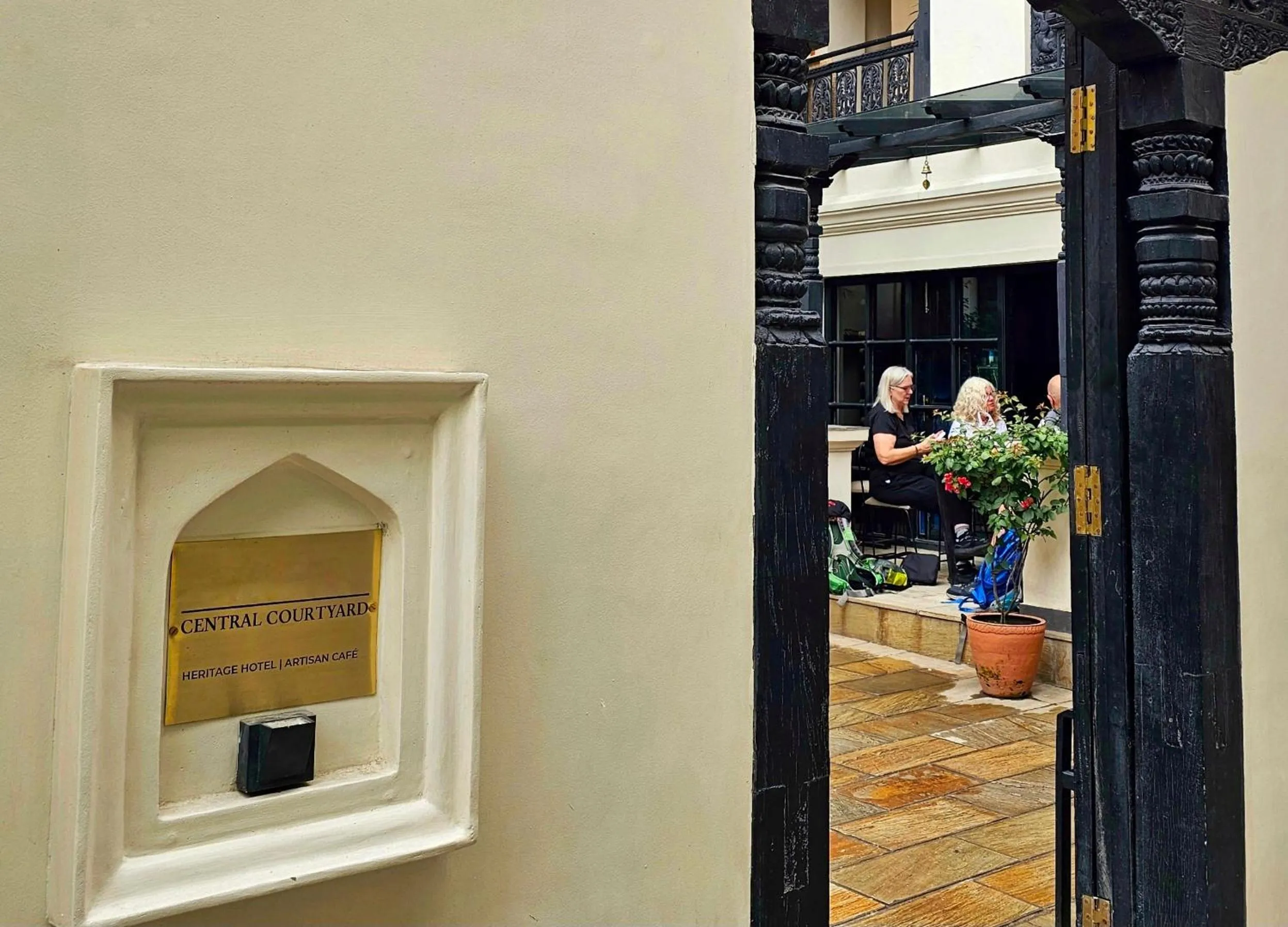 Property building in Central Courtyard Thamel - Heritage Hötel & Artisan Café