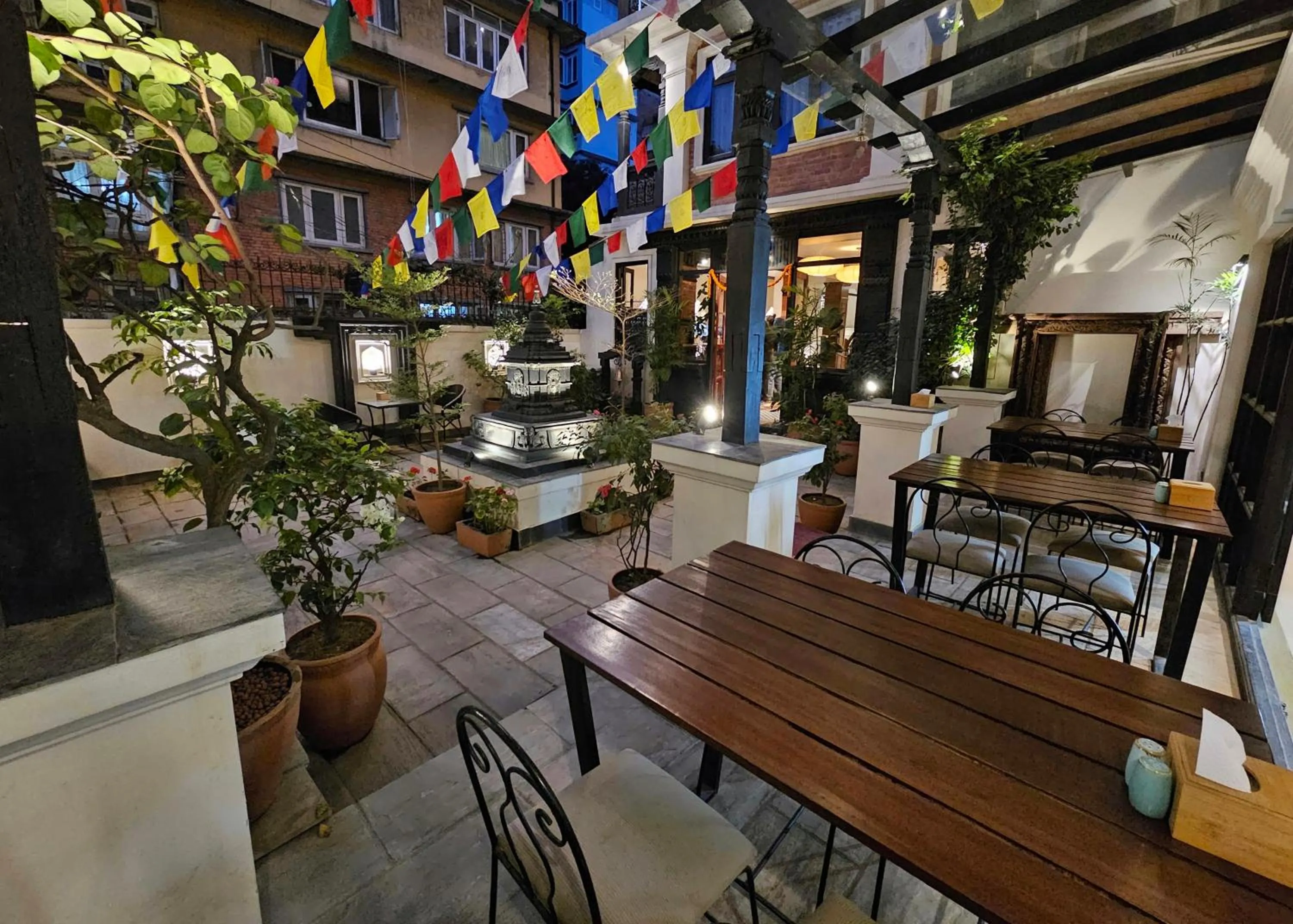 Patio in Central Courtyard Thamel - Heritage Hötel & Artisan Café
