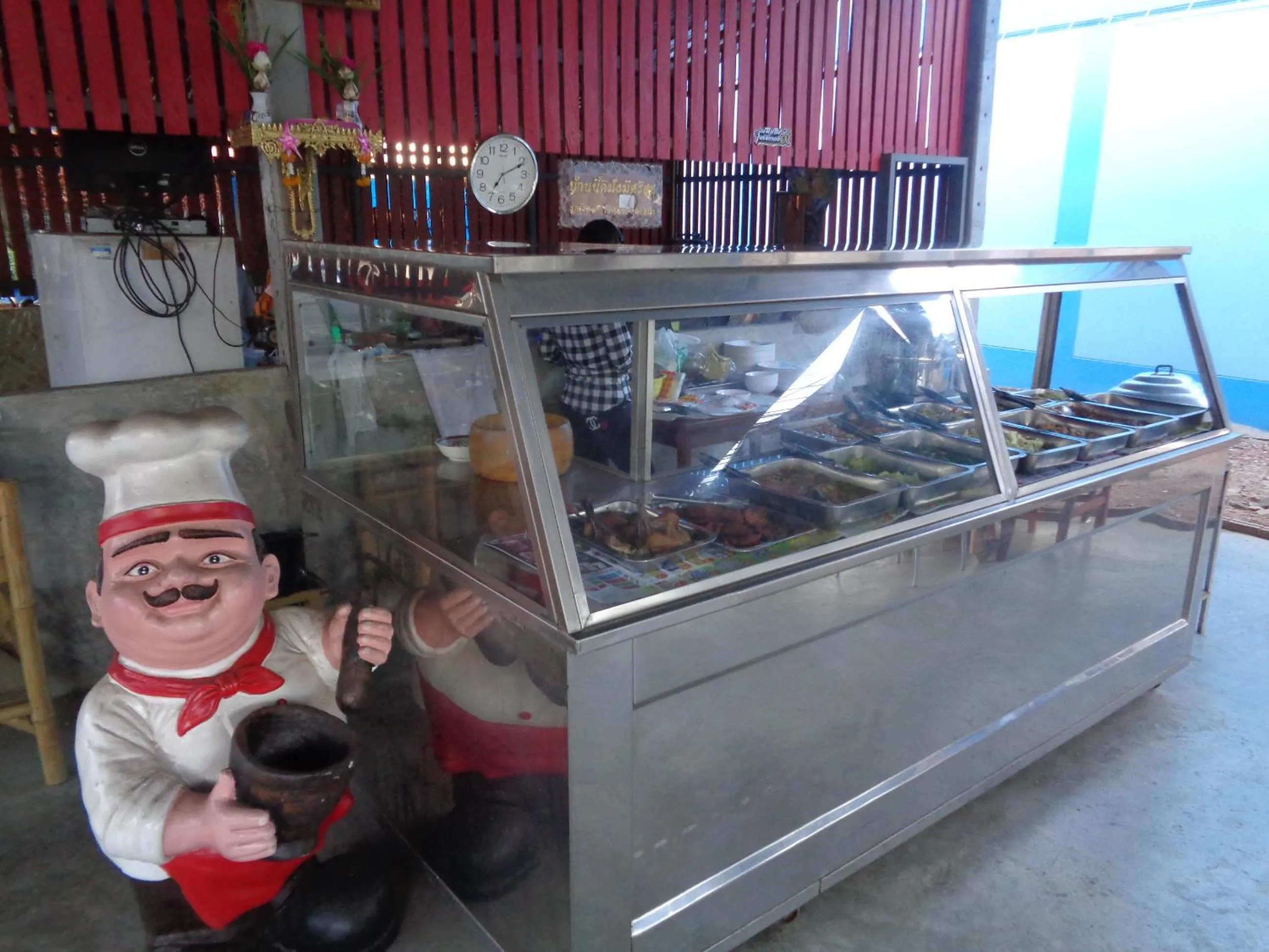 Restaurant/places to eat in Kesorn Boutique Residence at 8 Riew