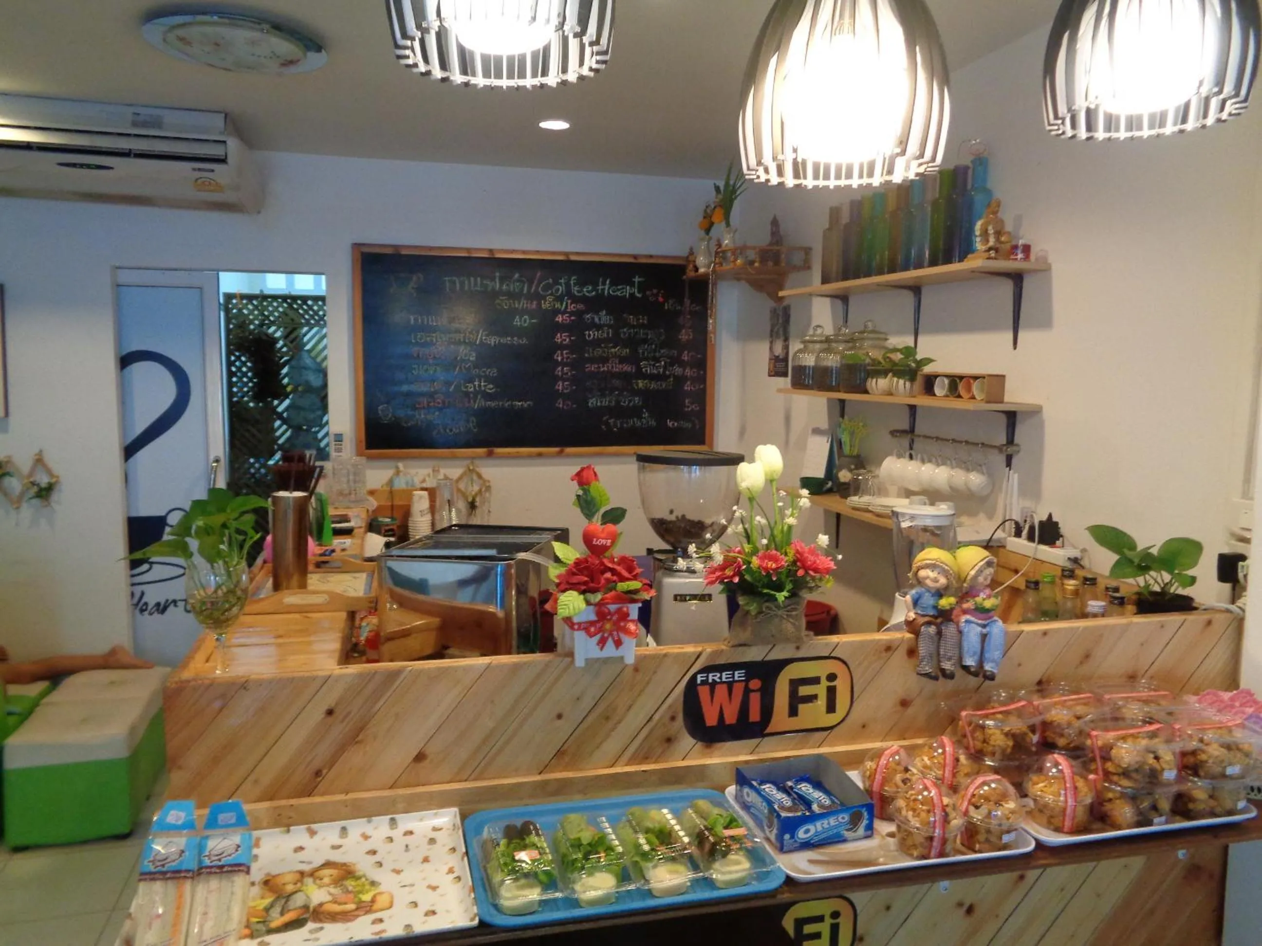 Food and drinks in Kesorn Boutique Residence at 8 Riew