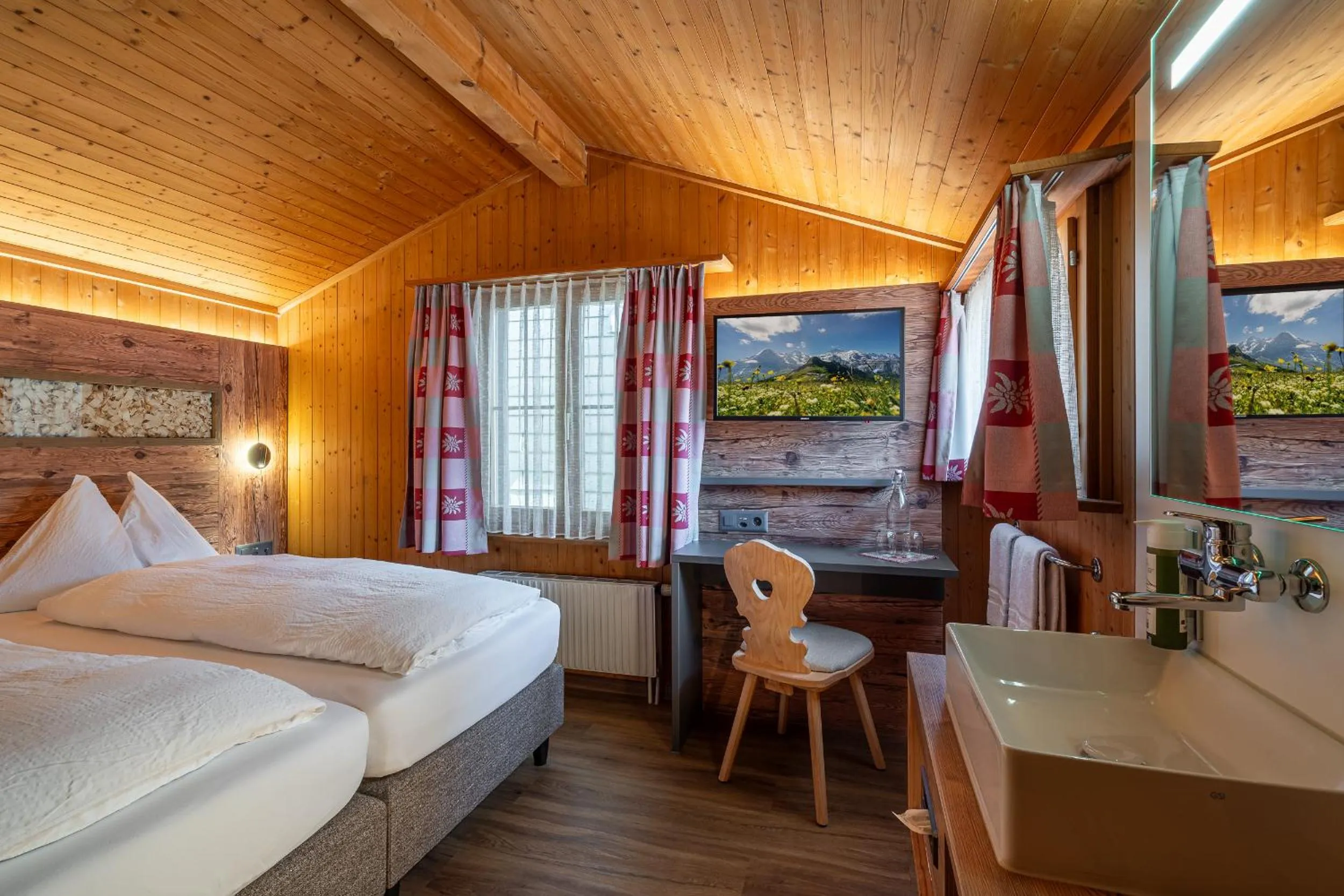 Photo of the whole room, Bed in Chalet Stöckli