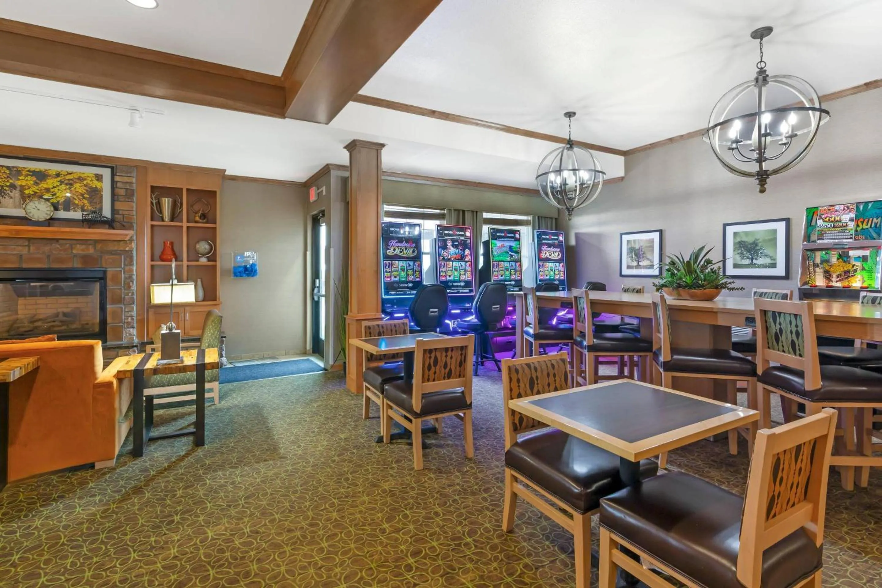 Lounge or bar in MainStay Suites Stanley