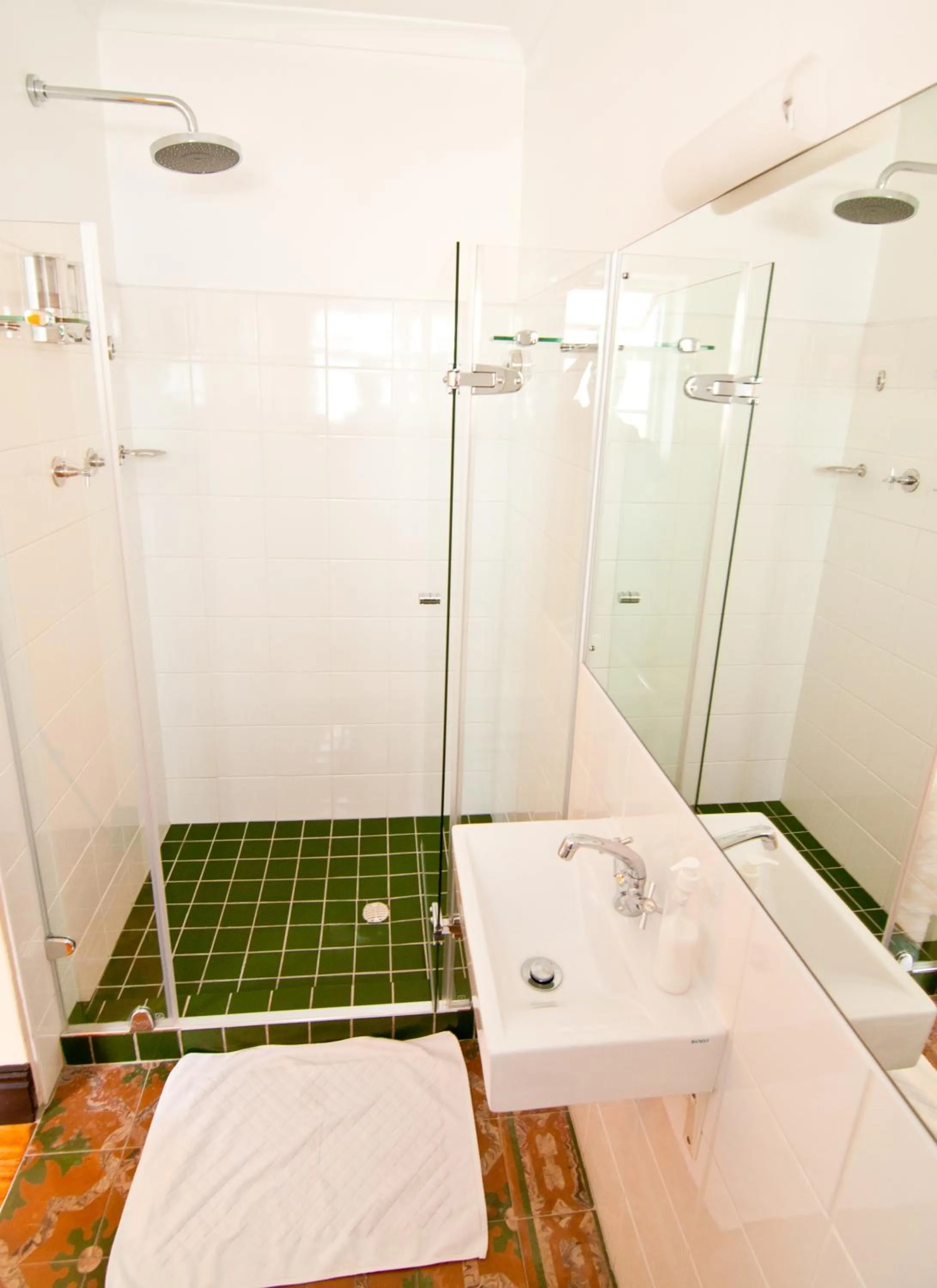 Shower in La Rose B&B