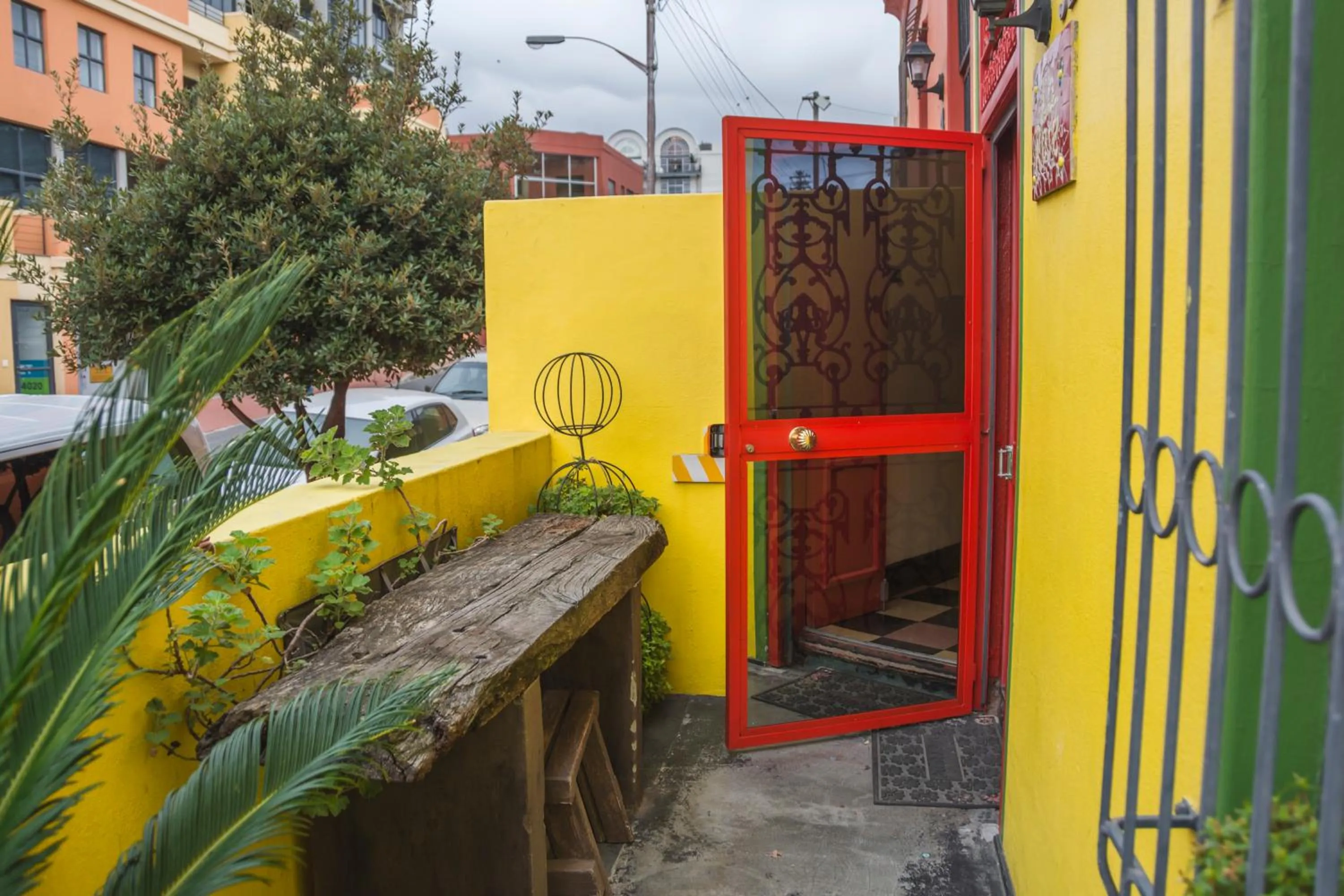 Facade/entrance in La Rose B&B