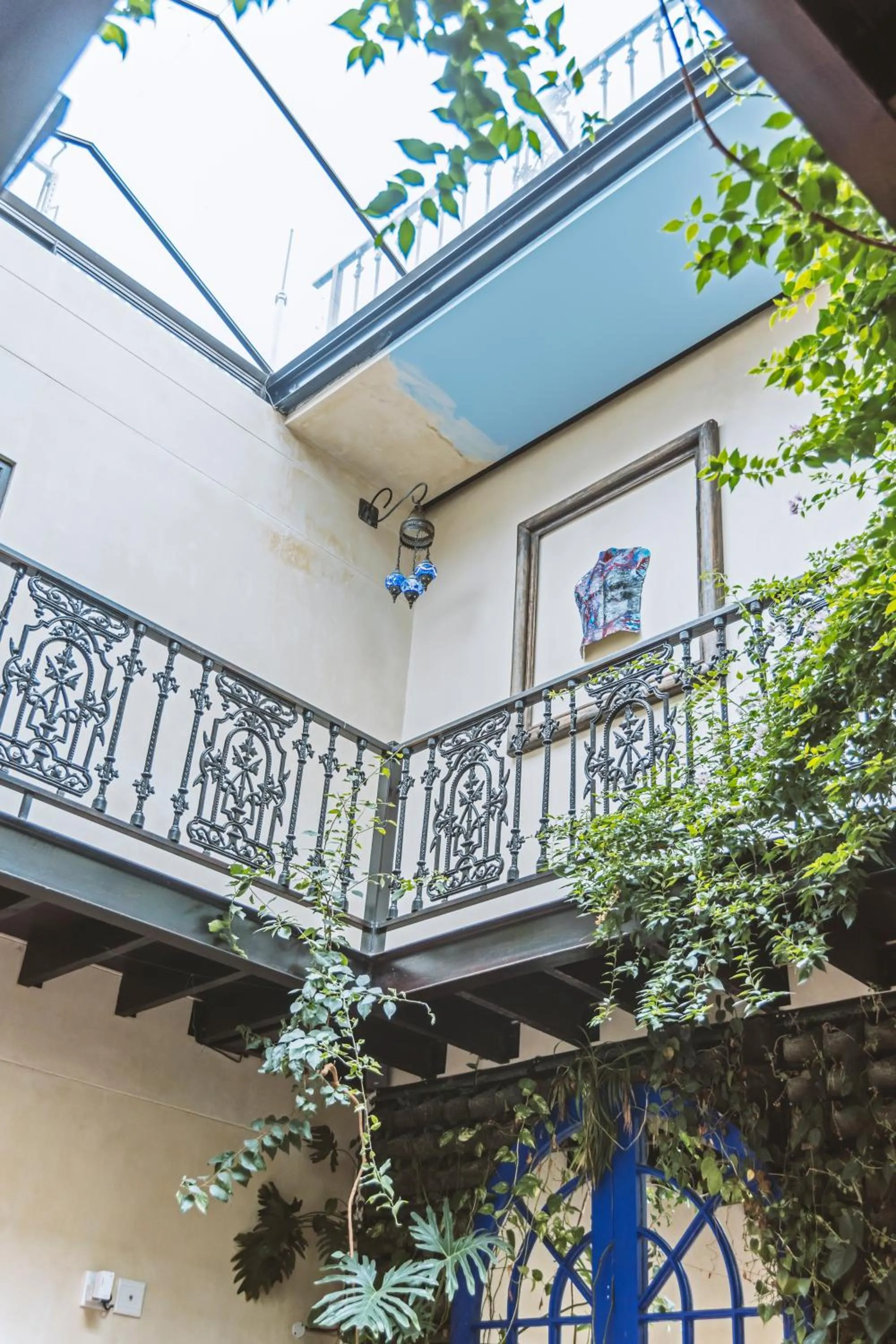 Communal lounge/ TV room in La Rose B&B