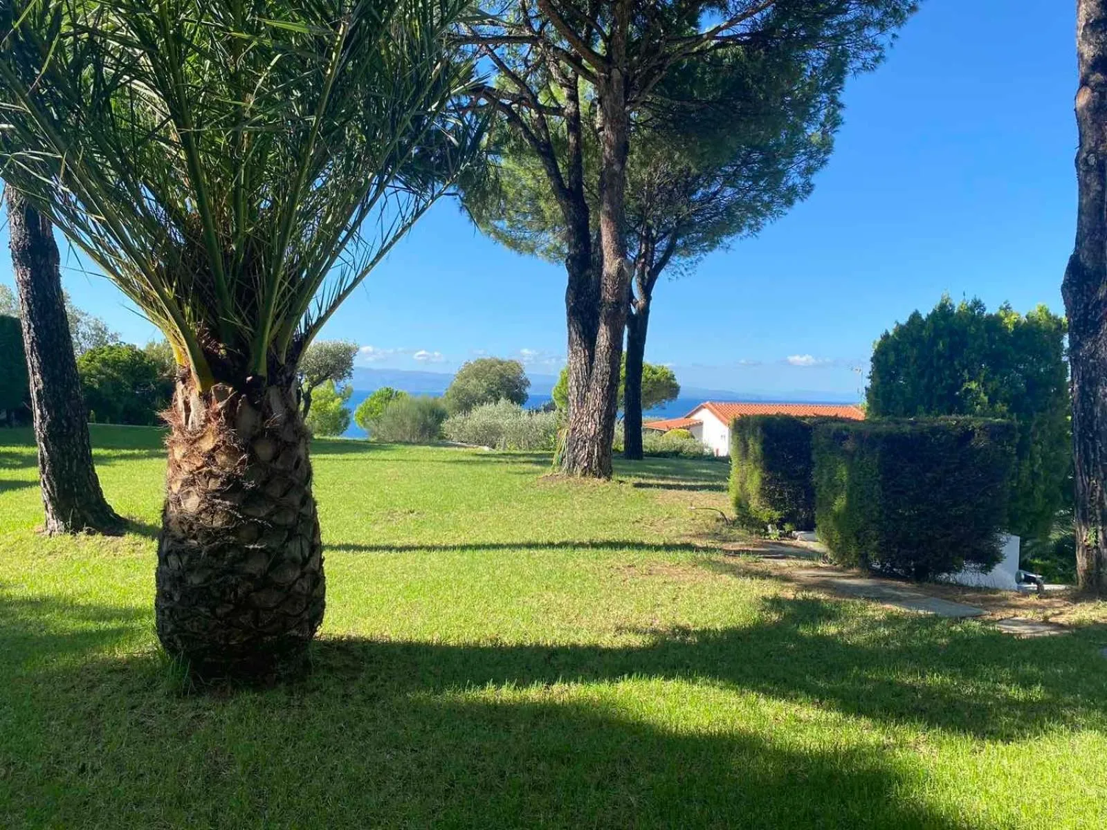 Garden in Villa POLYTIMI