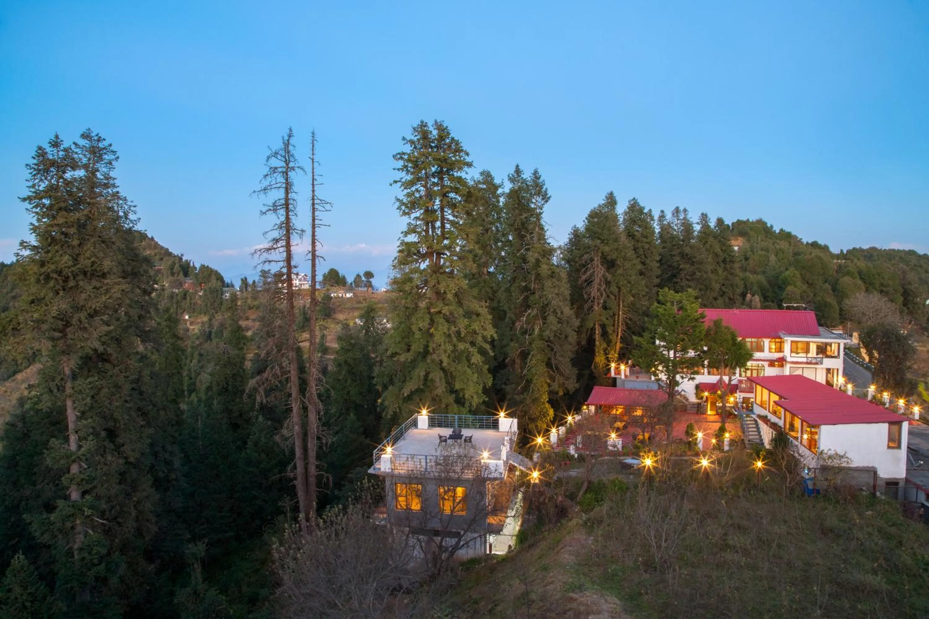 Mountain view in The Hermitage Kanatal