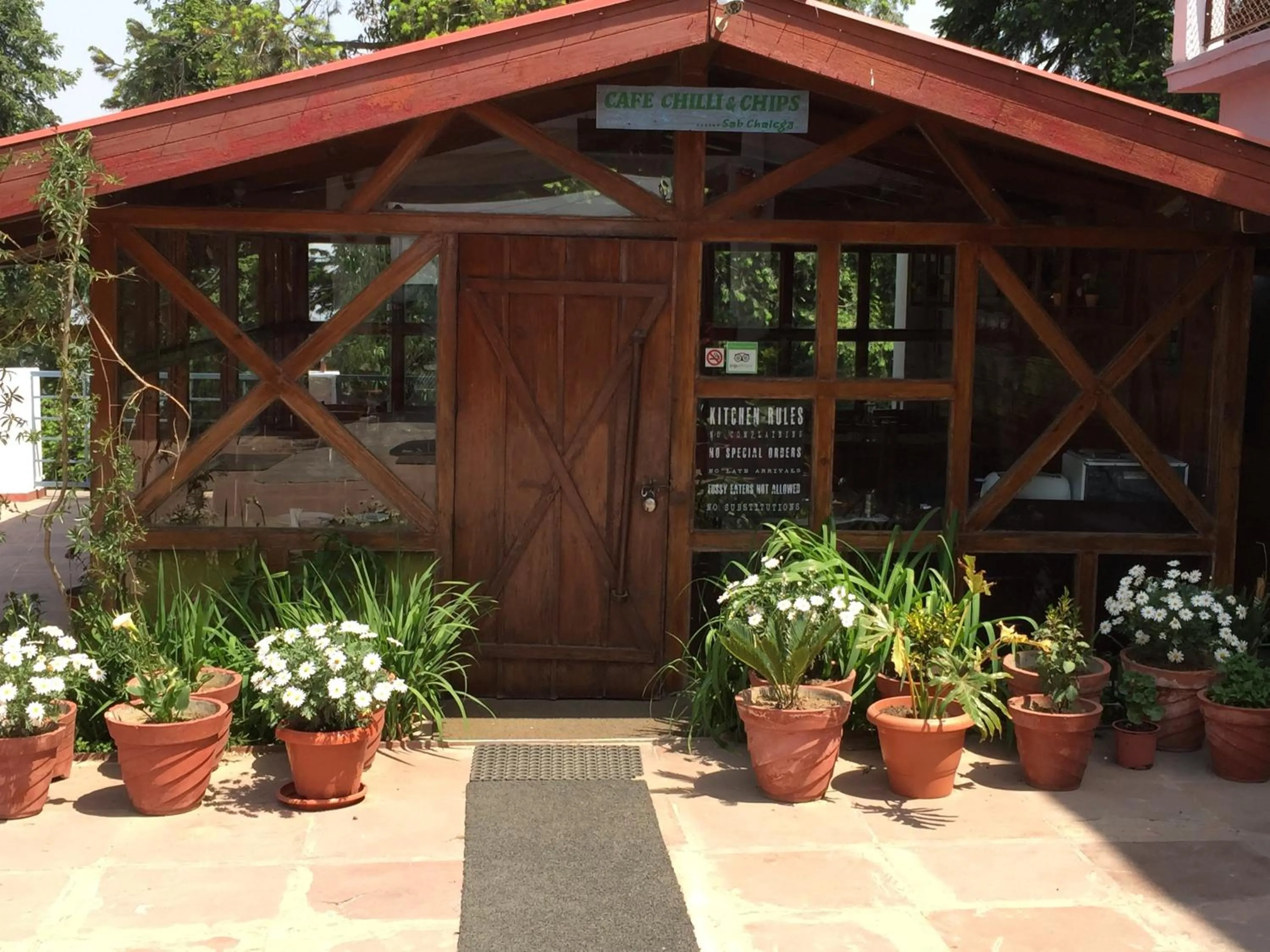 Communal lounge/ TV room in The Hermitage Kanatal