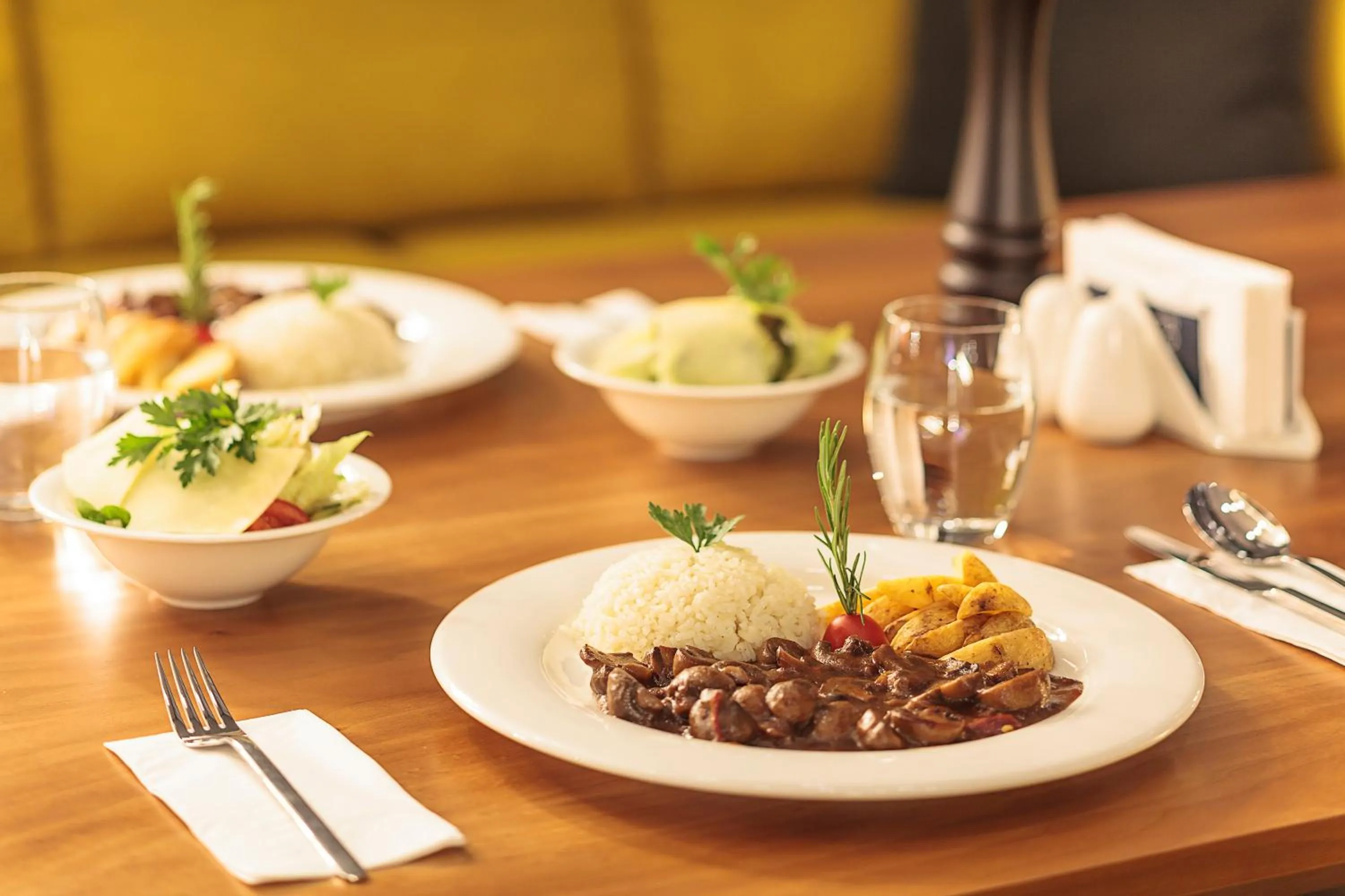 Restaurant/places to eat in Ever Hotel Europe