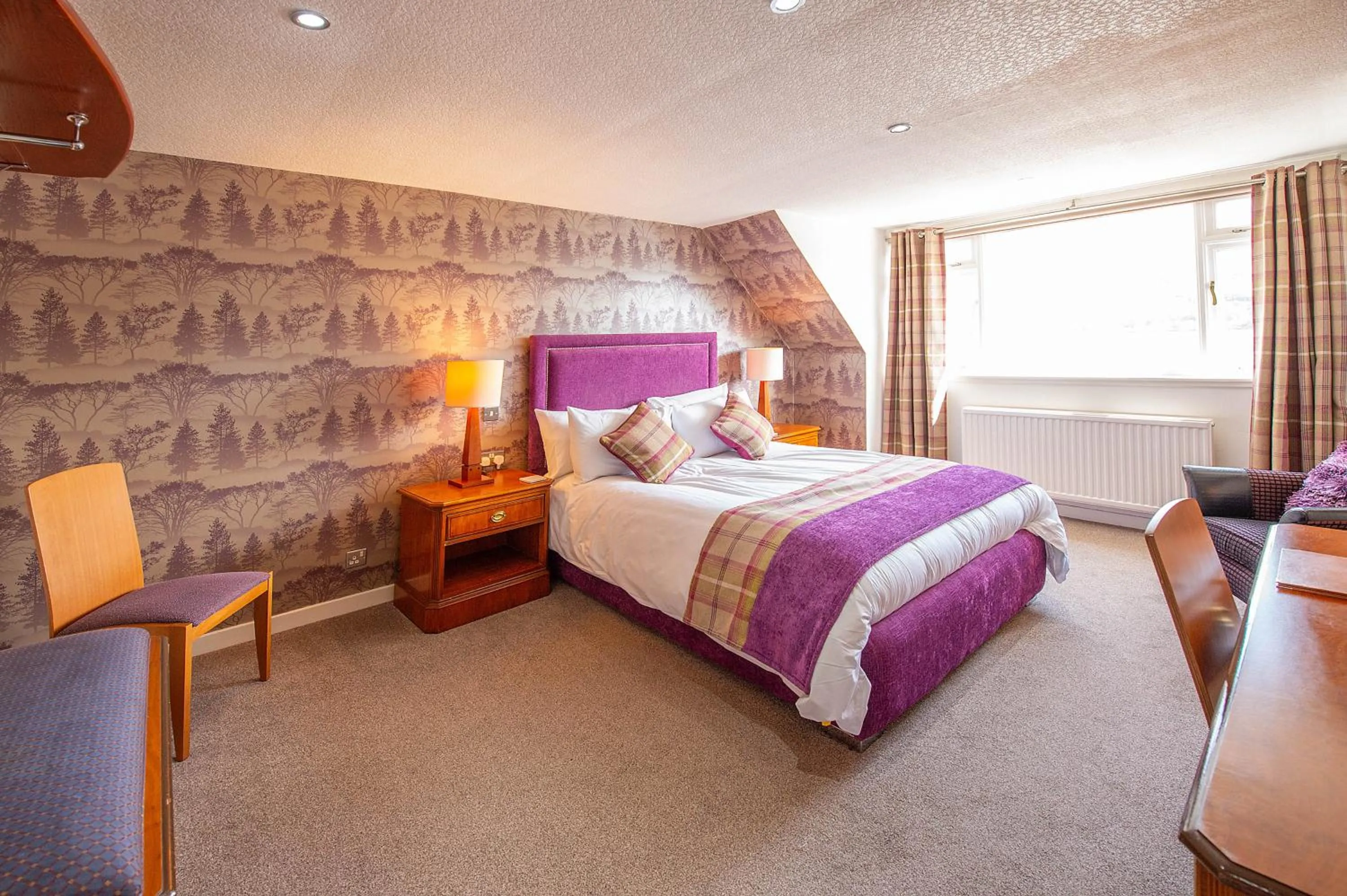 Bed in The Clachan Hotel, Lochearnhead