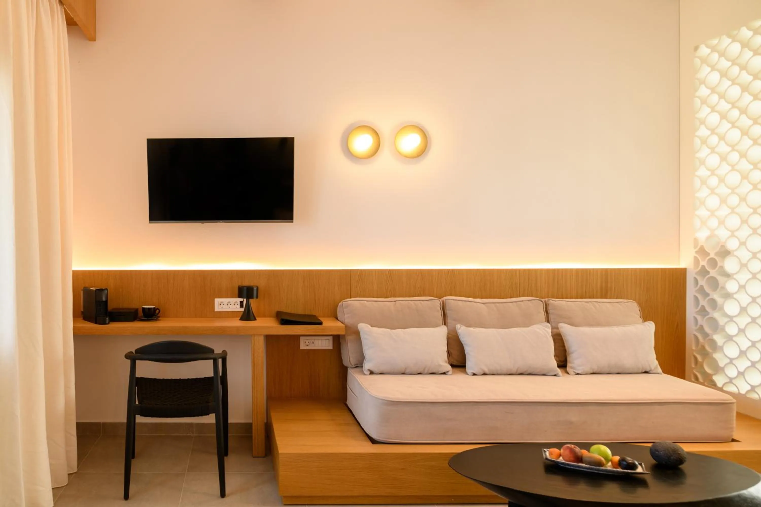 TV and multimedia, Bed in Safrani Suites