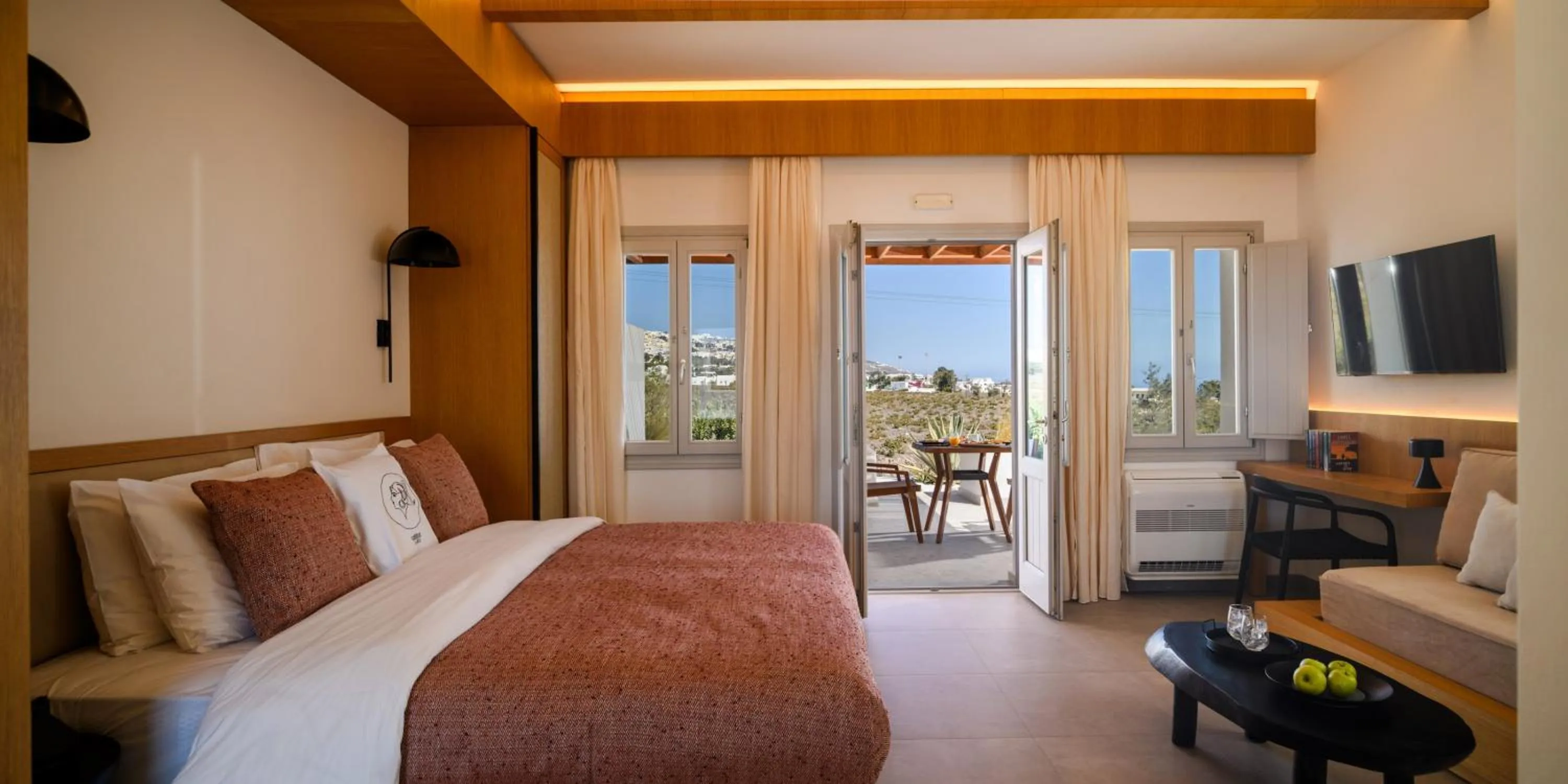 Photo of the whole room, Bed in Safrani Suites