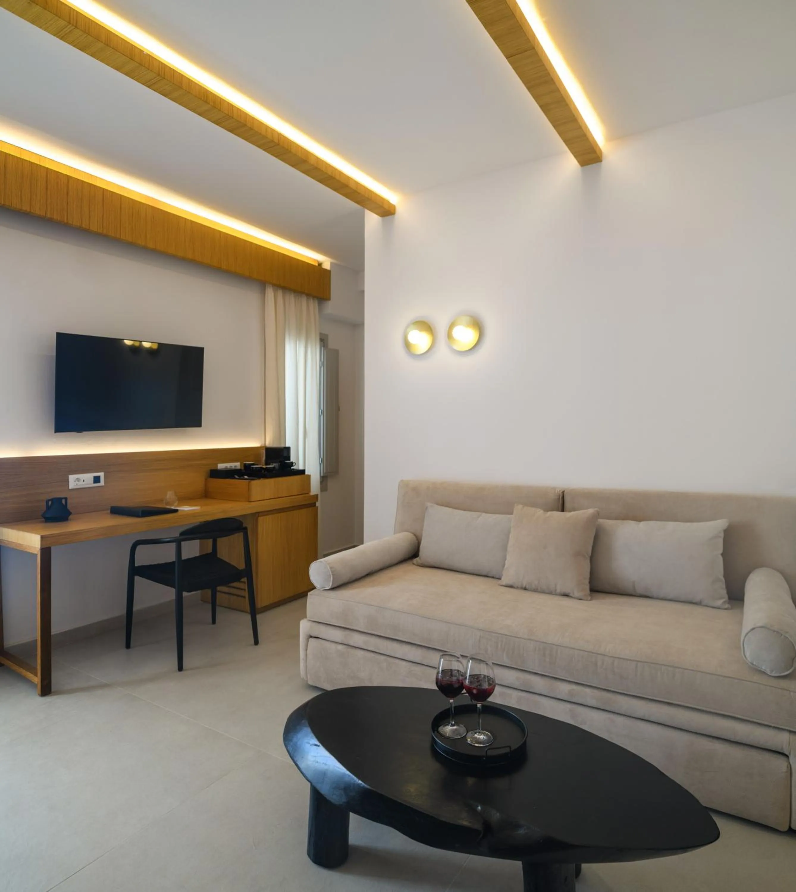 TV and multimedia in Safrani Suites