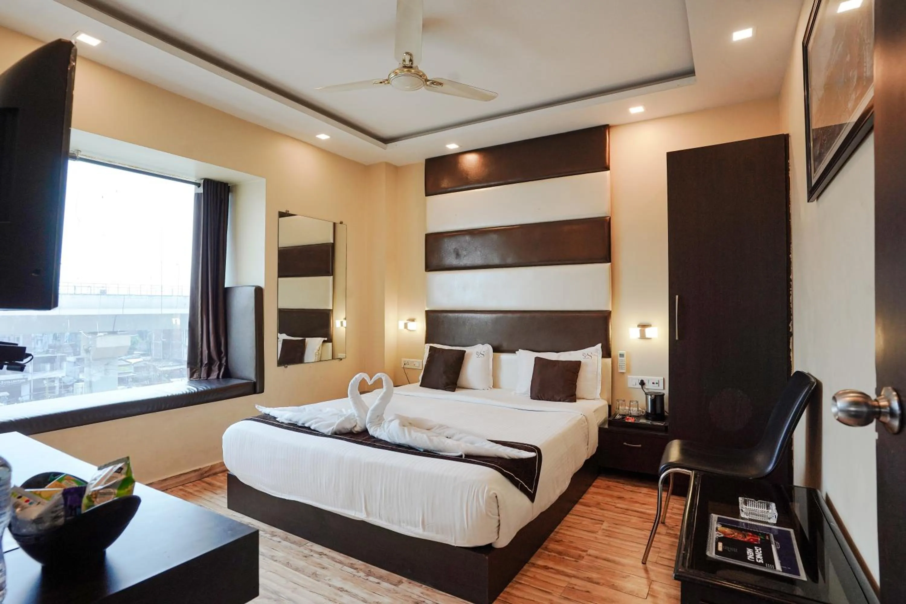 Bed in Hotel Sheldon International Near Science City