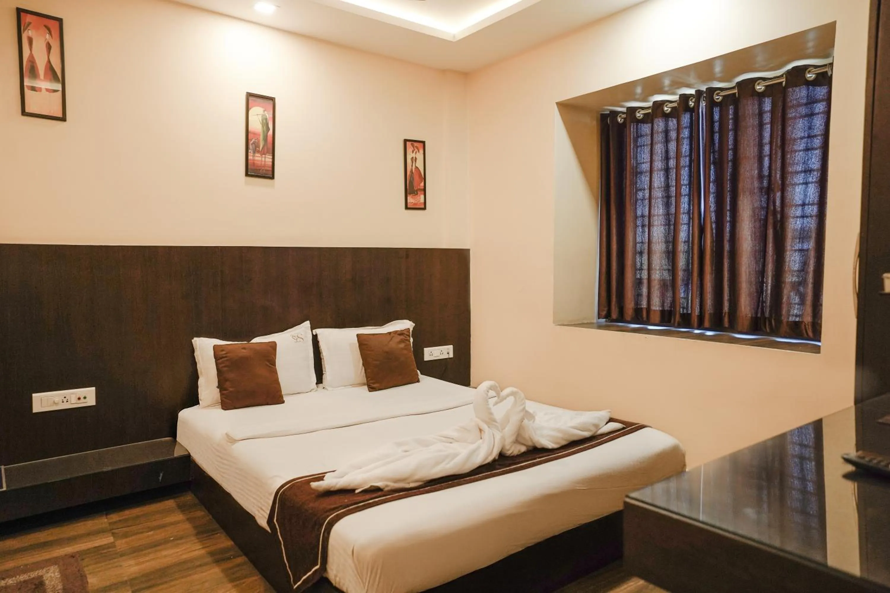 Bed in Hotel Sheldon International Near Science City