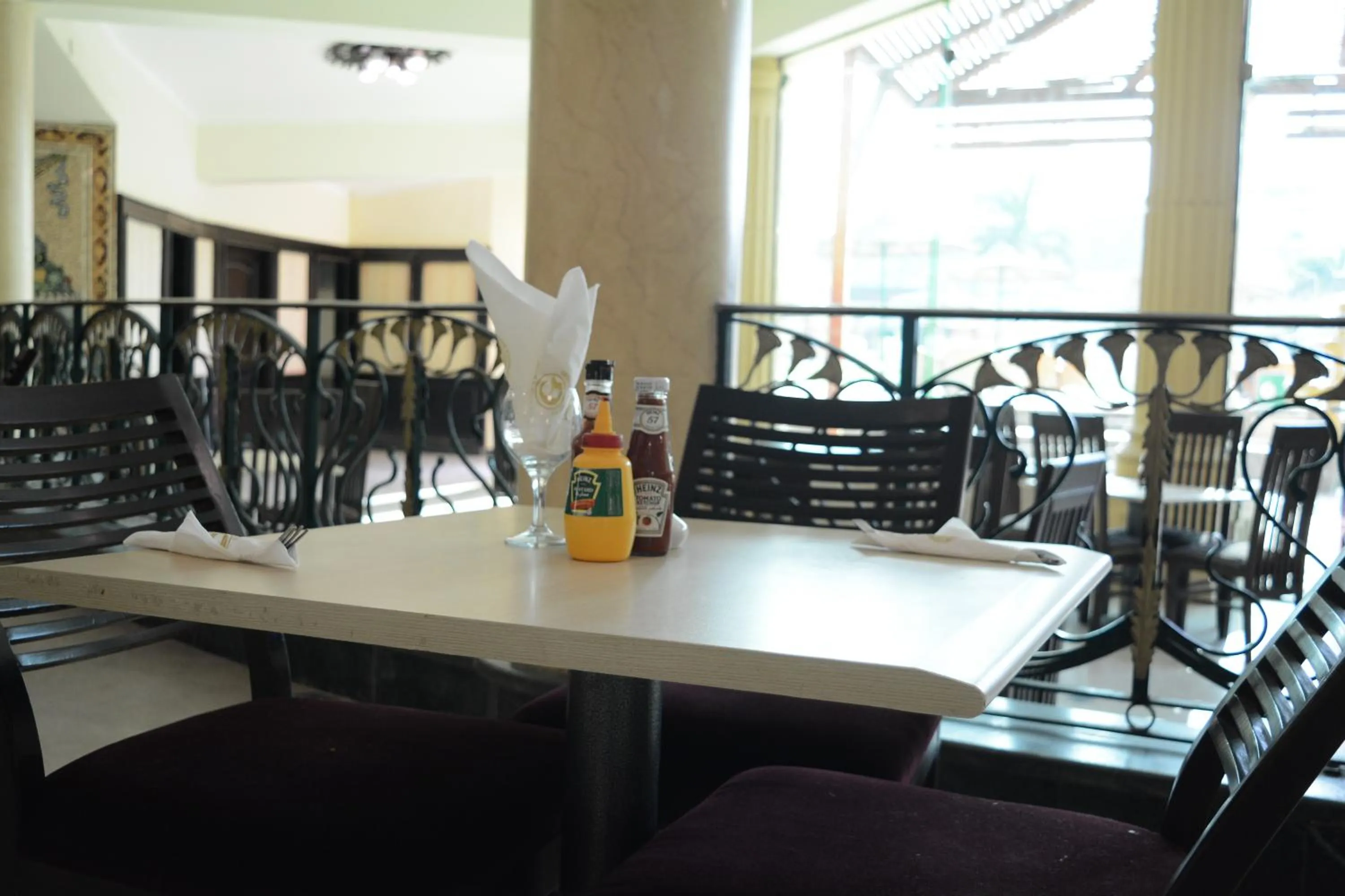 Restaurant/places to eat in Jewel Glorious Hotel