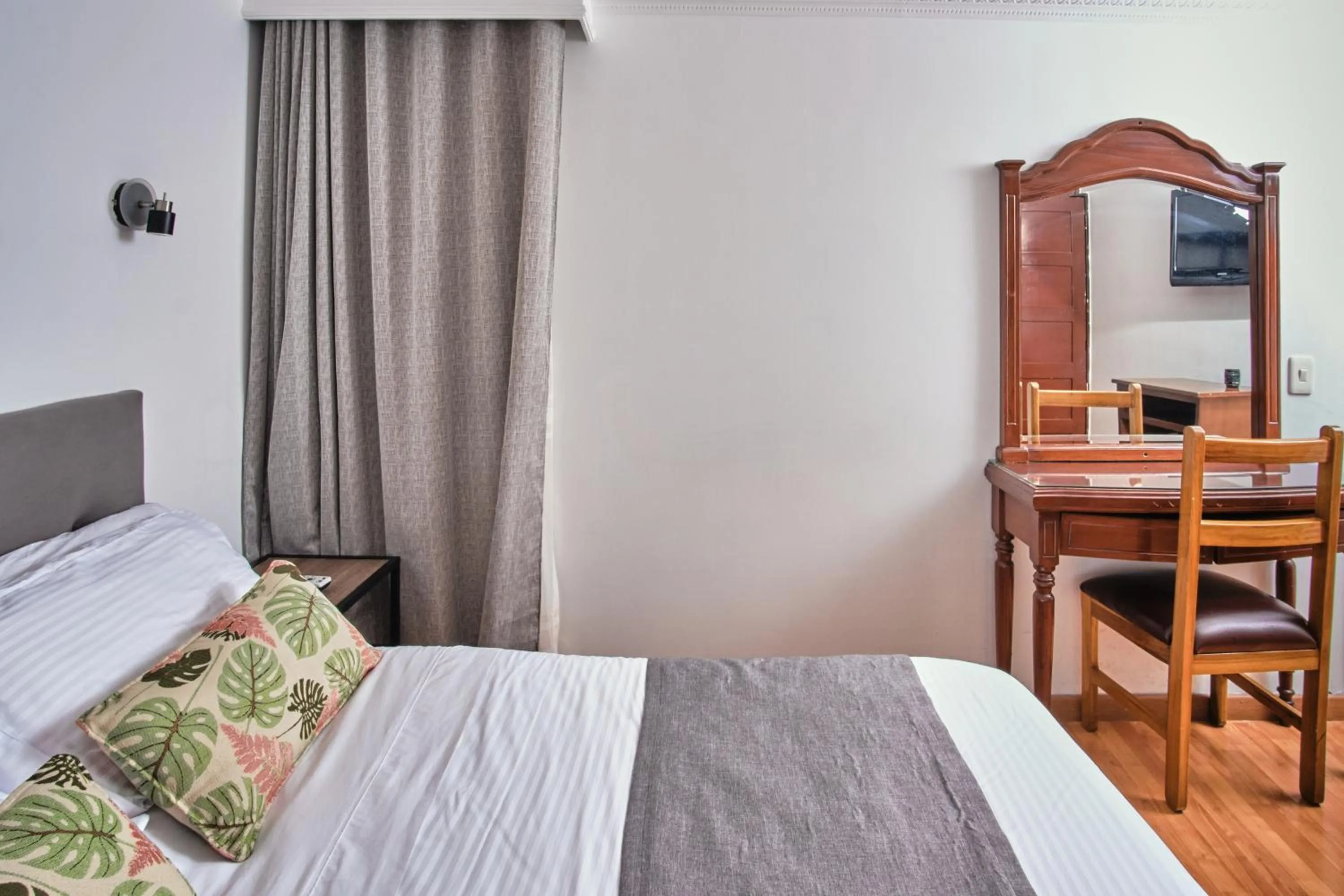 Photo of the whole room, Bed in Hotel Virrey Central