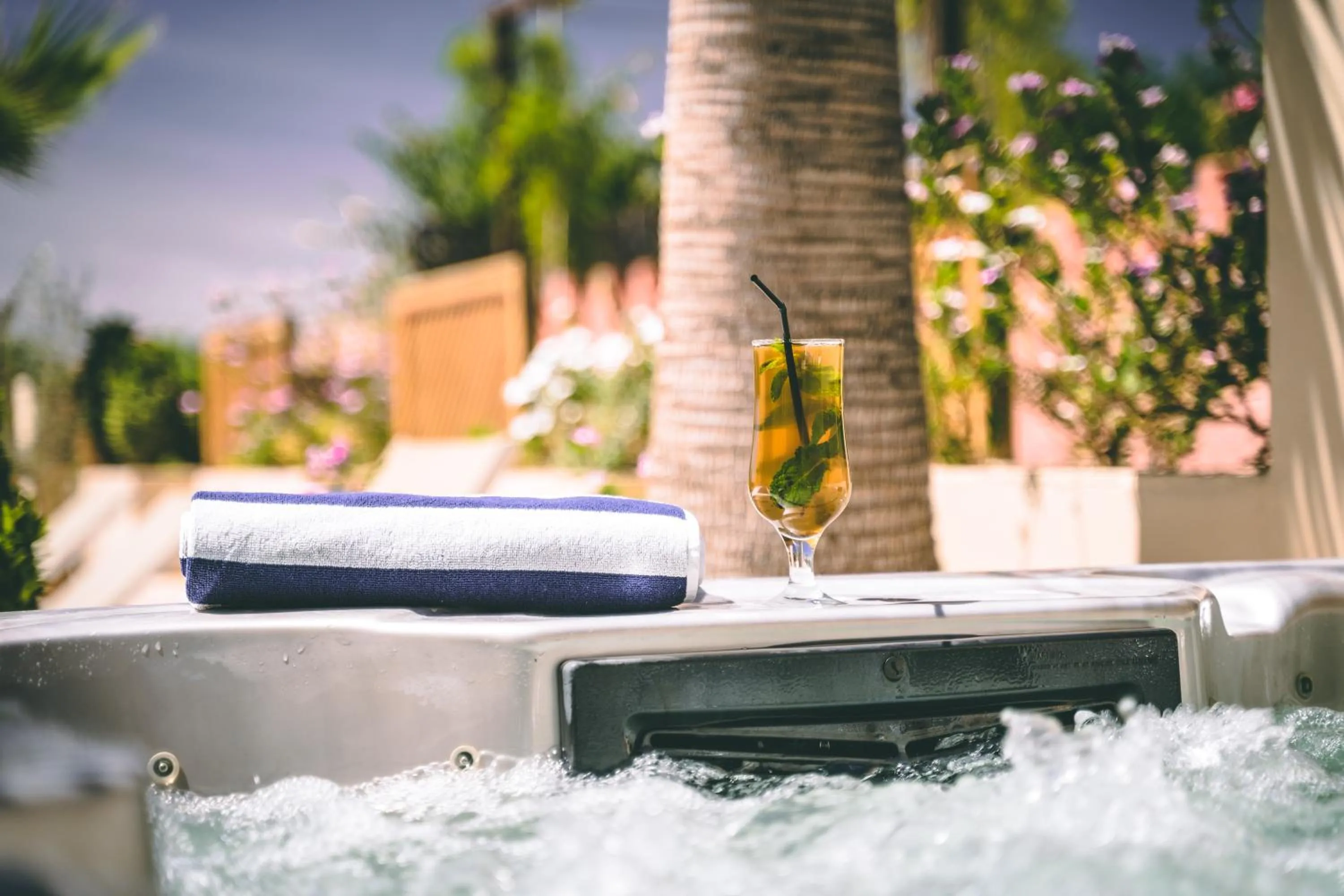 Hot Tub in Riad Enchanté