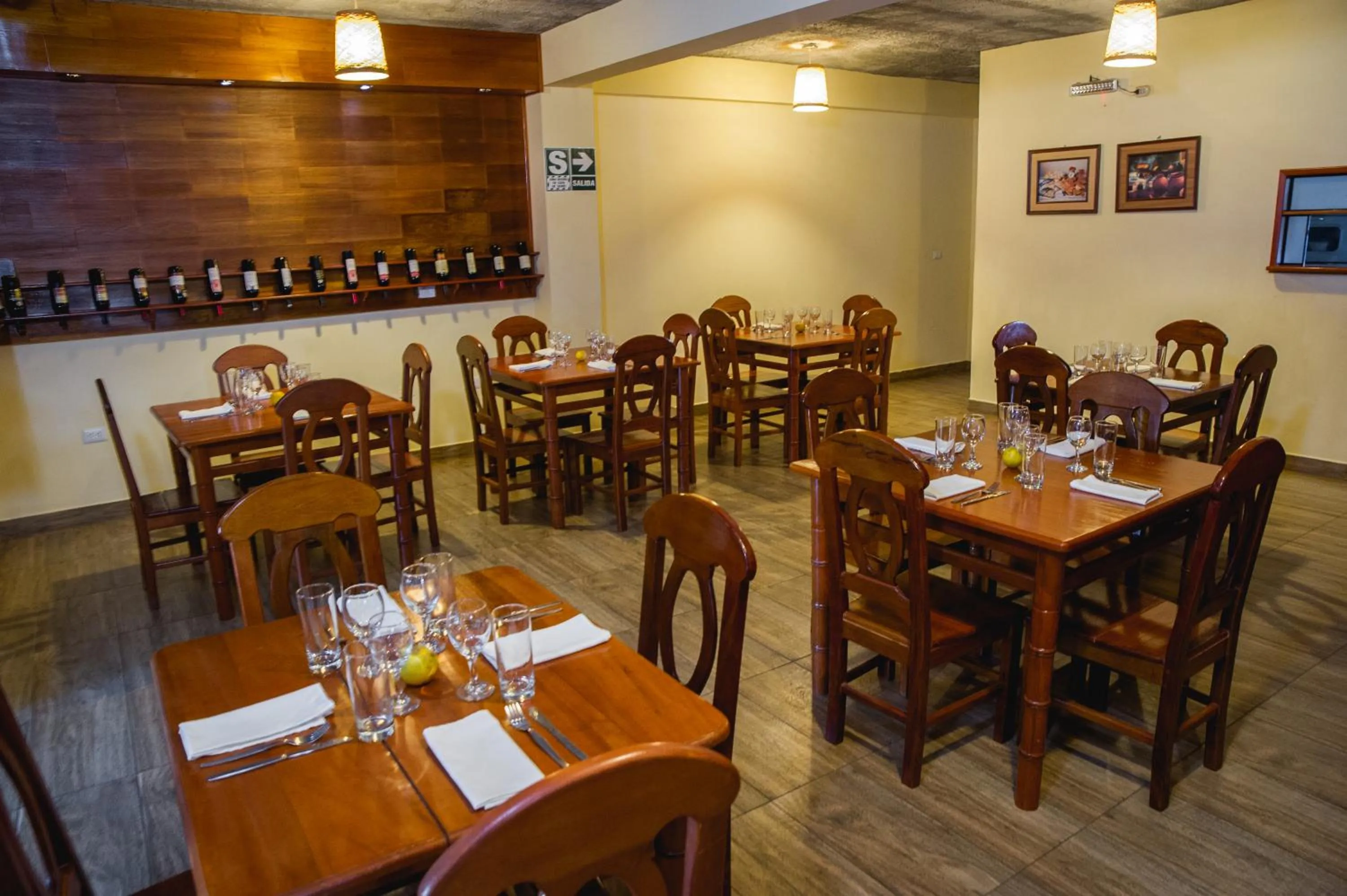 Restaurant/places to eat in Los Gavilanes Hotel