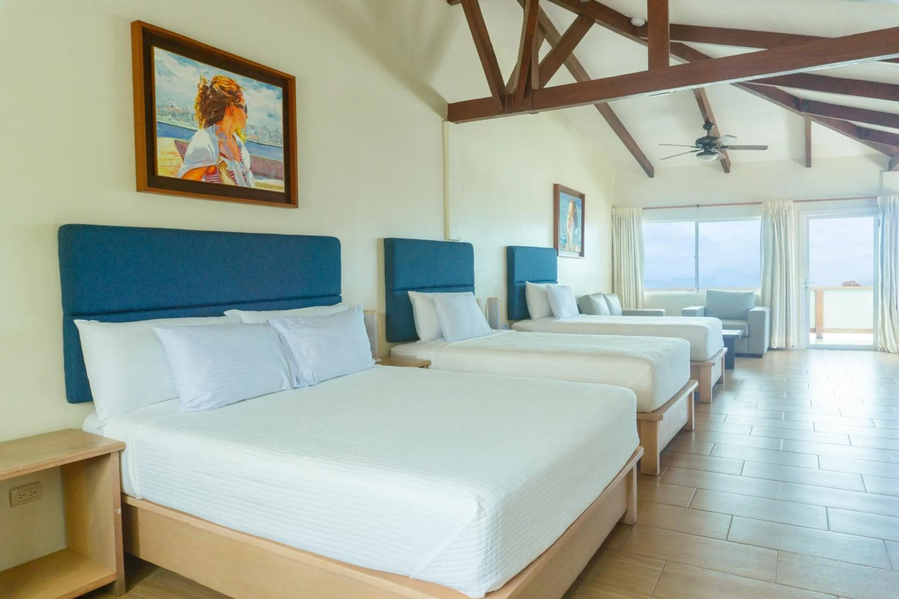 Triple Room with Sea View in Hotel Roca Sunzal