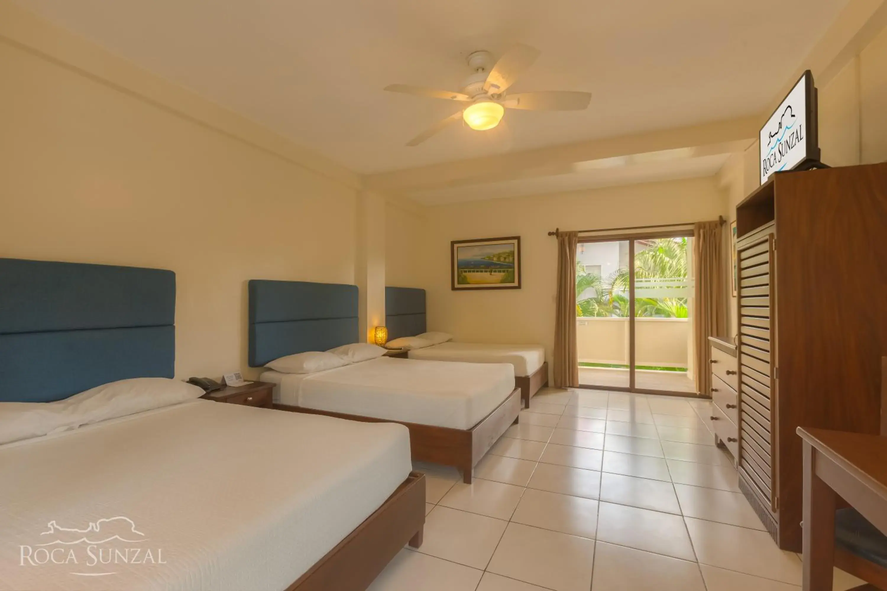 Triple Room with Pool View in Hotel Roca Sunzal Triple Room with Pool View in Hotel Roca Sunzal