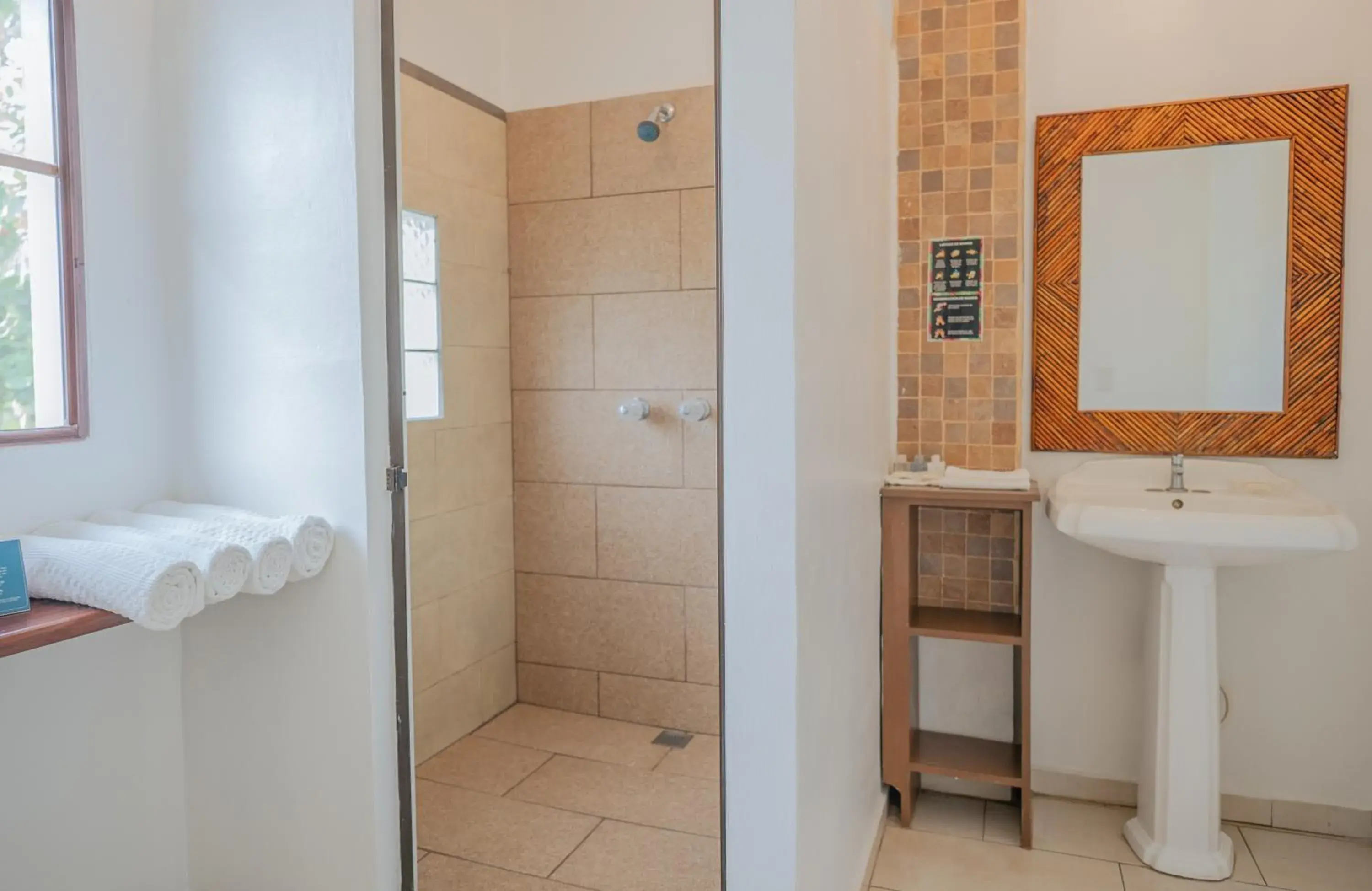 Comfort Quadruple Room in Hotel Roca Sunzal Comfort Quadruple Room in Hotel Roca Sunzal