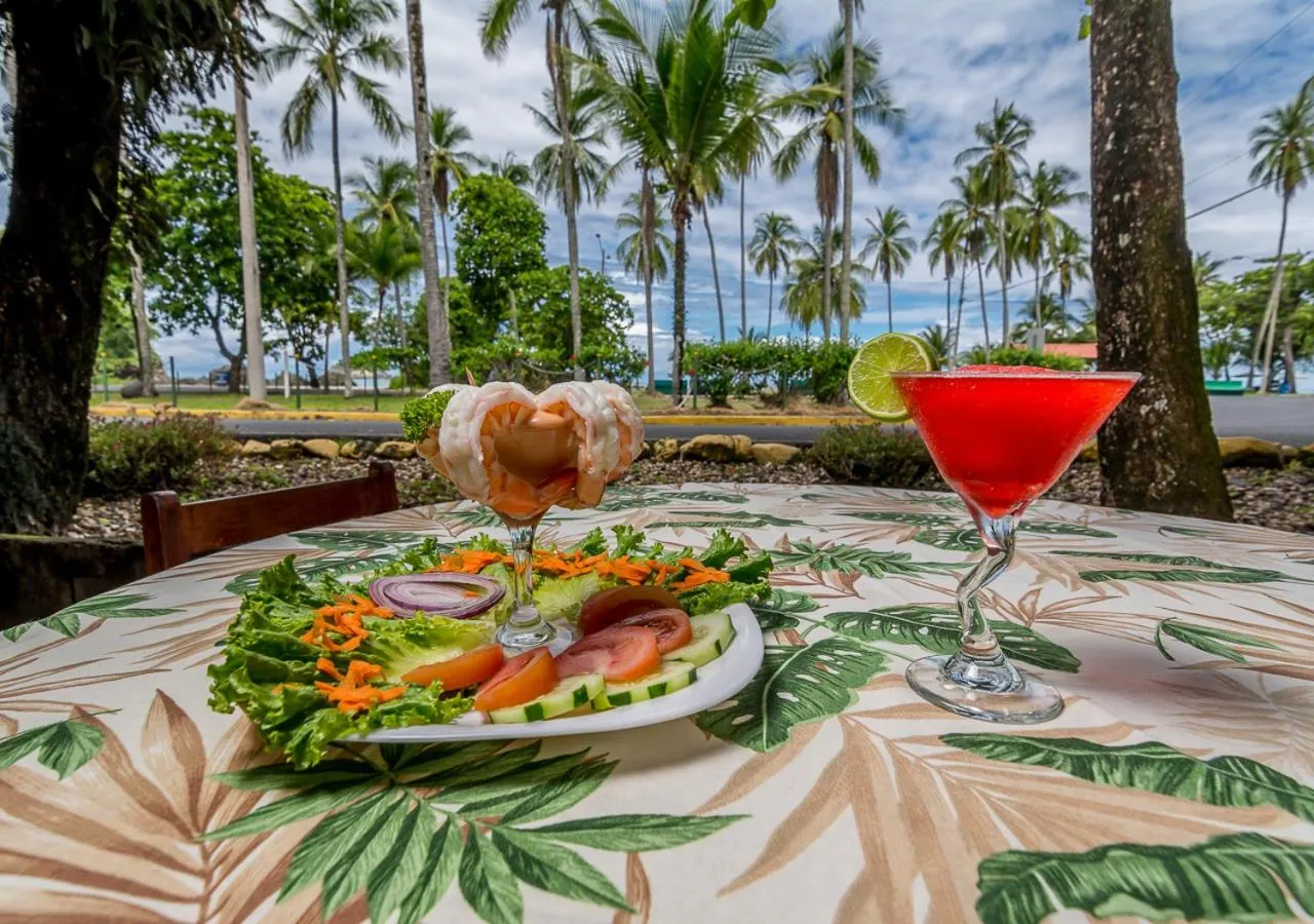 Food and drinks in Hotel Manuel Antonio