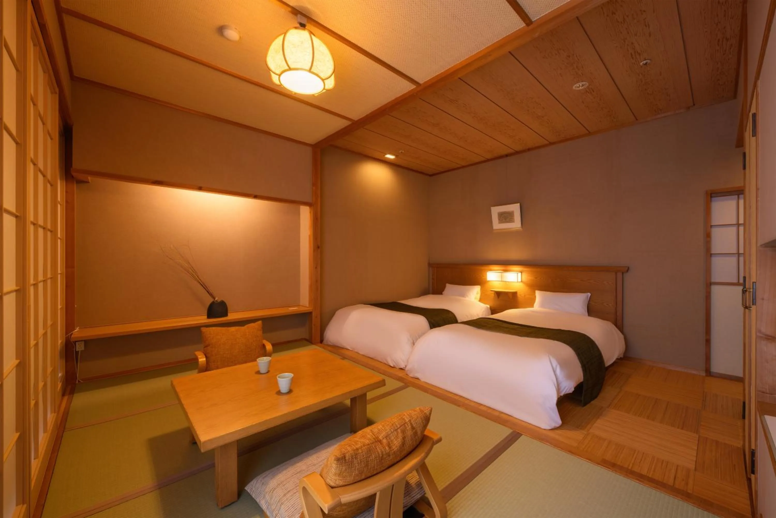 Photo of the whole room, Bed in Sakunami Onsen Yuzukushi Salon Ichinobo